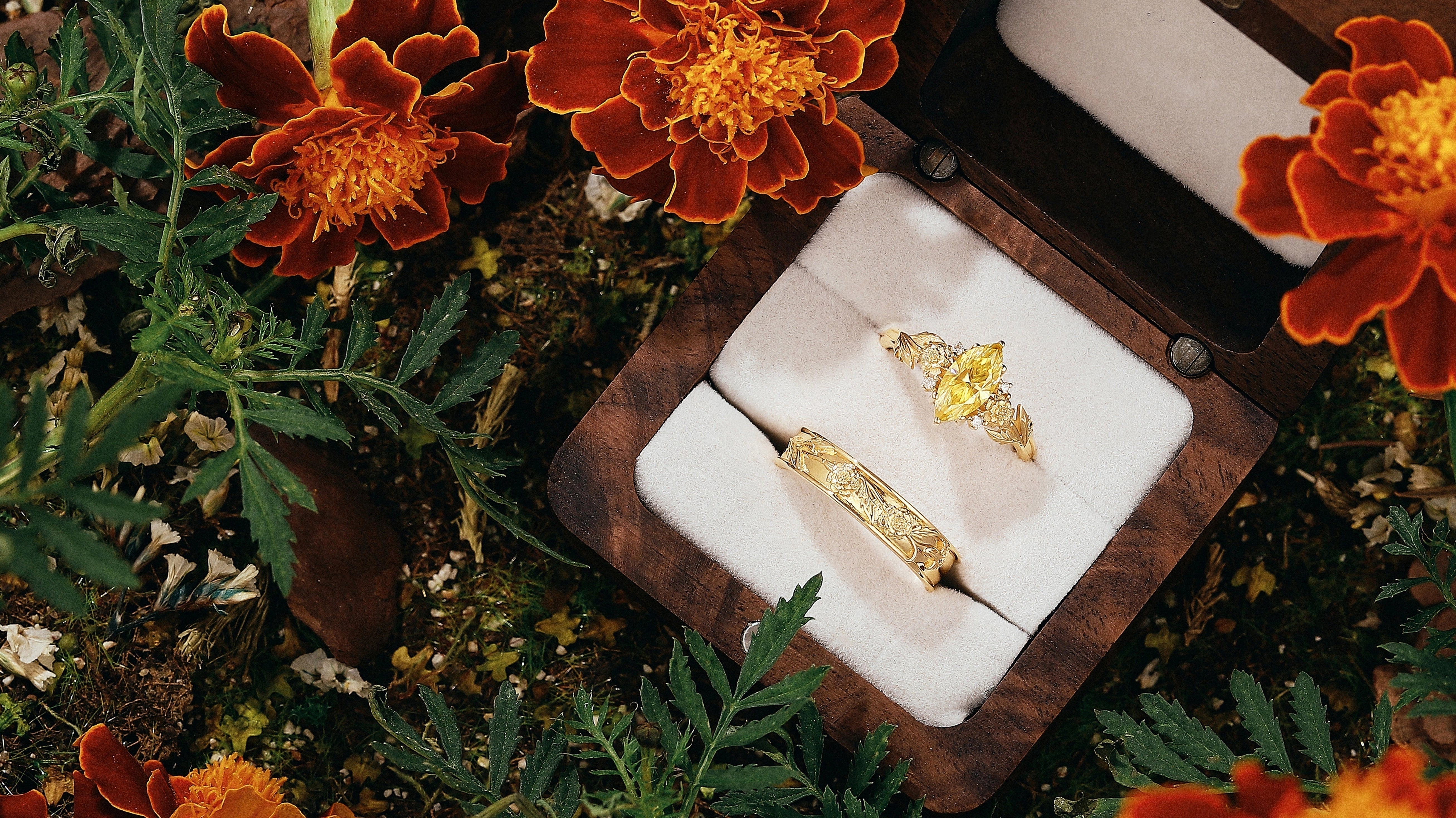 Chrysanthemum Moissanite Couple Rings