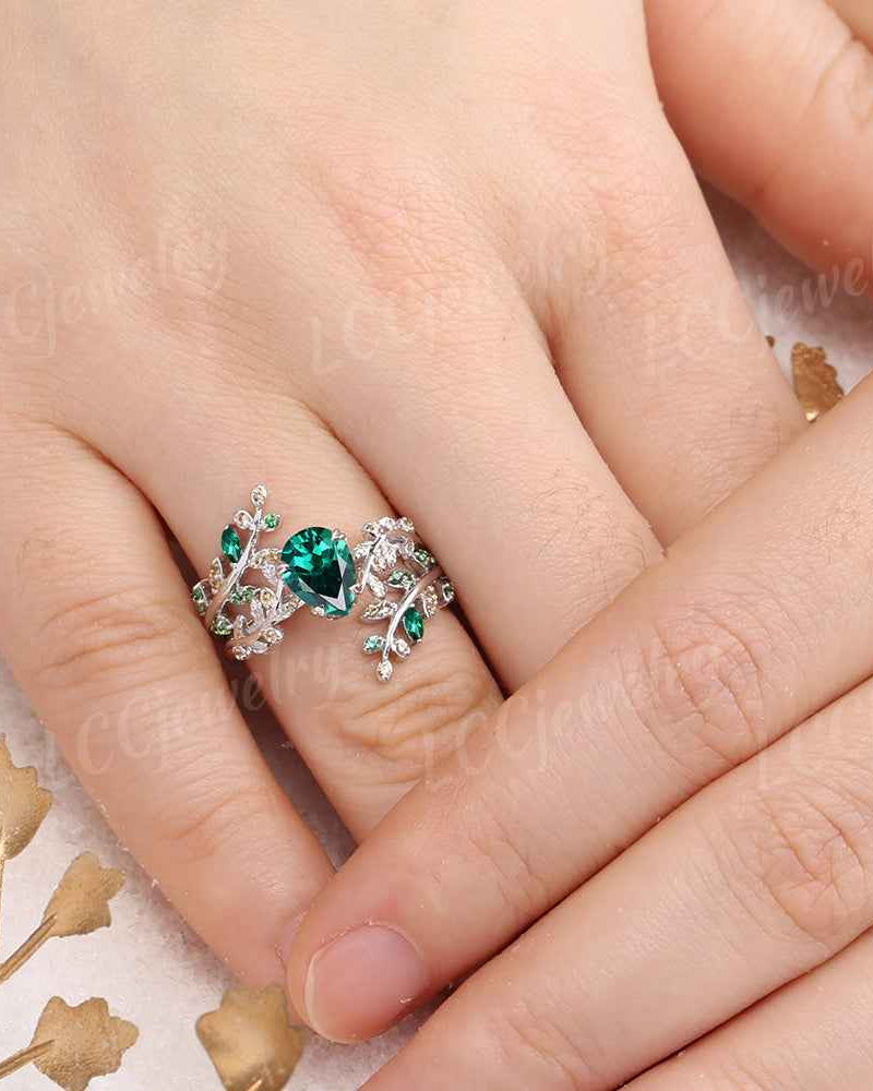 LCCjewelry | Vintage pear cut emerald engagement ring set