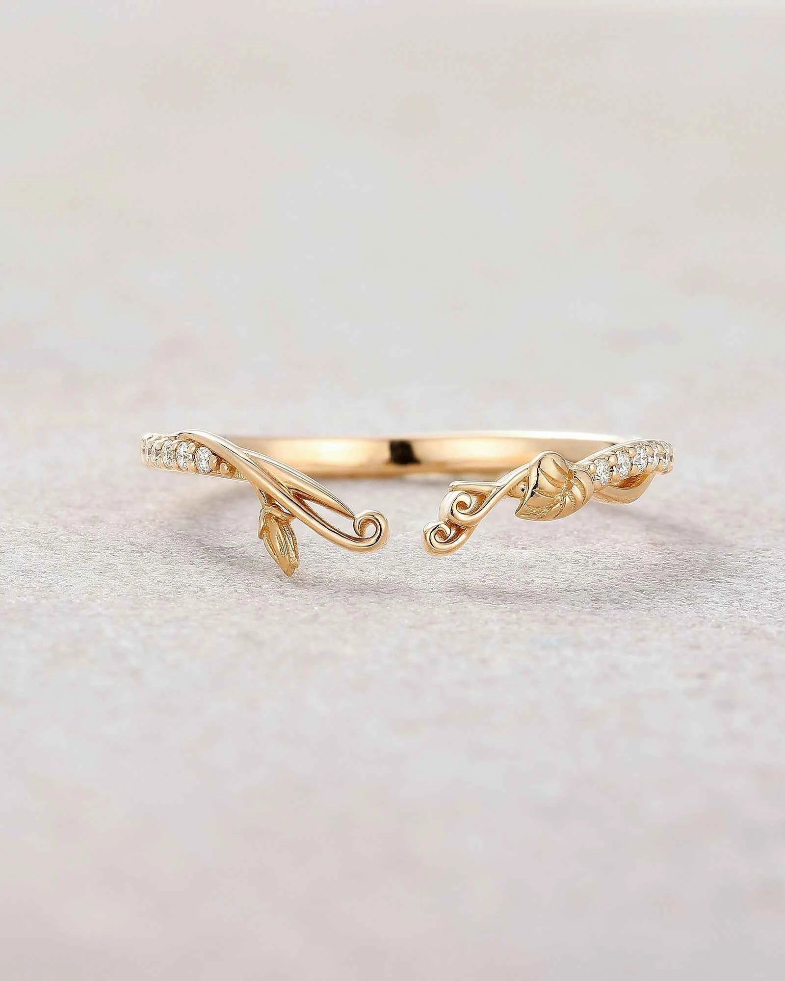 Leaf Inspired | Moning Glory Leaf Curved Wedding Band