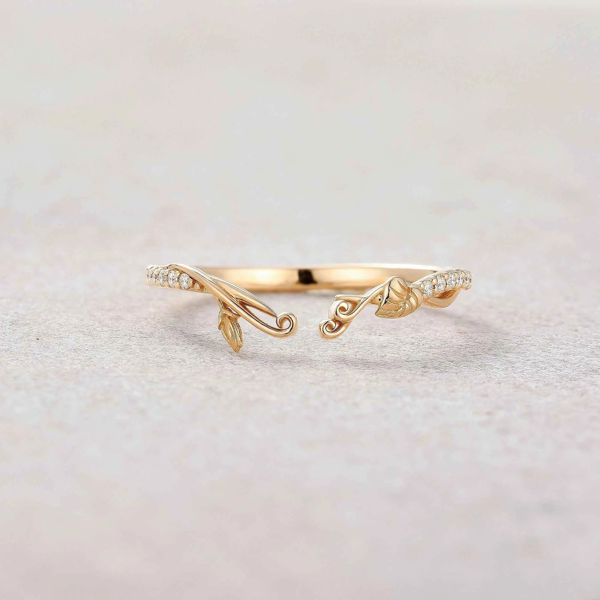 Leaf Inspired | Moning Glory Leaf Curved Wedding Band