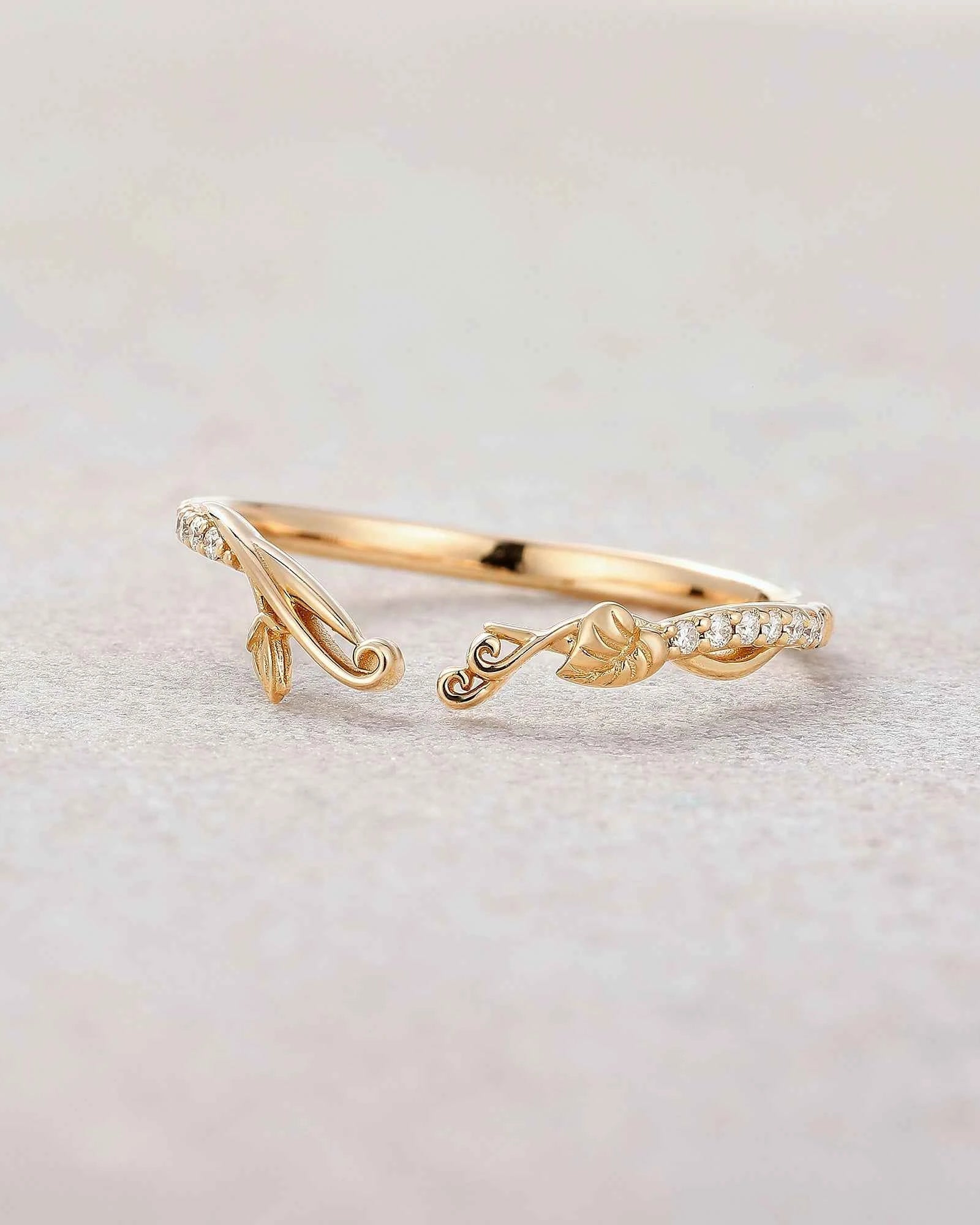 Leaf Inspired | Moning Glory Leaf Curved Wedding Band