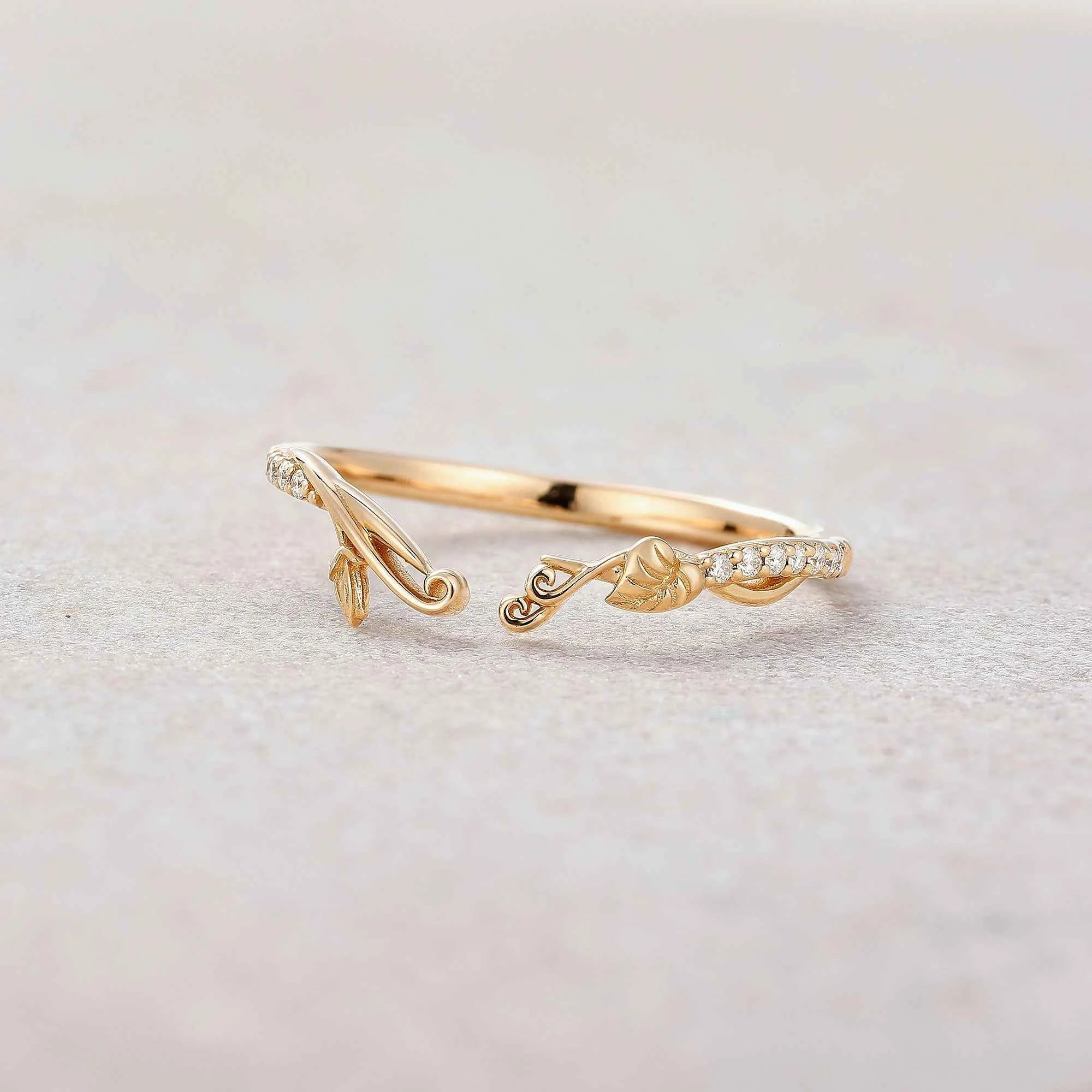 Leaf Inspired | Moning Glory Leaf Curved Wedding Band