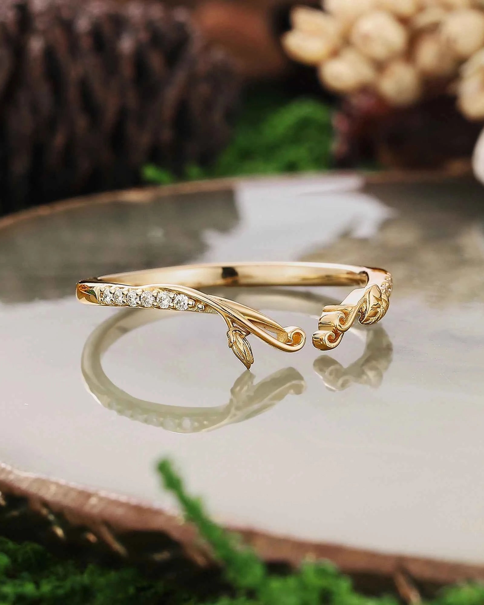 Leaf Inspired | Moning Glory Leaf Curved Wedding Band