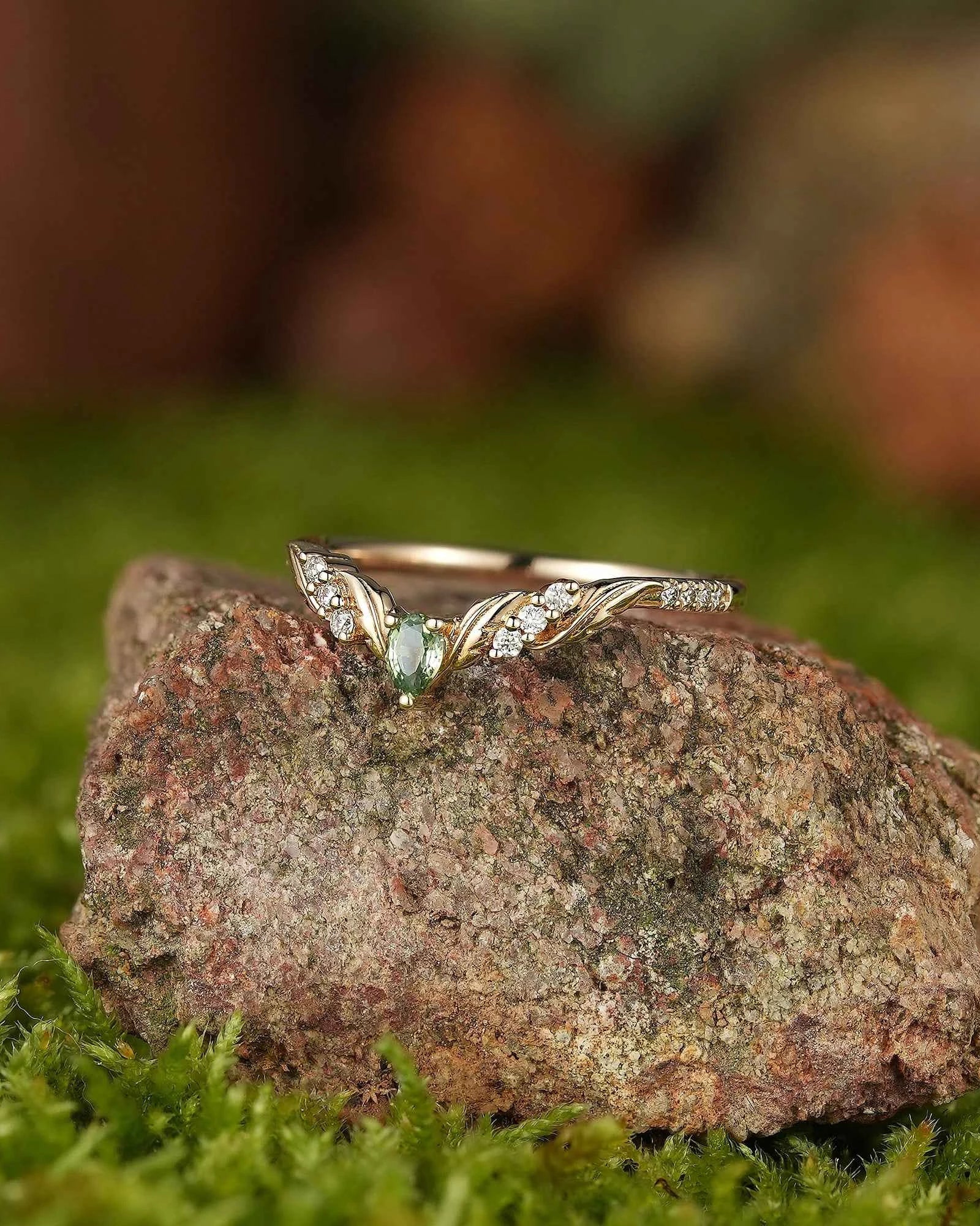 Leaf Inspired | Leaf Clover Curved Wedding Band