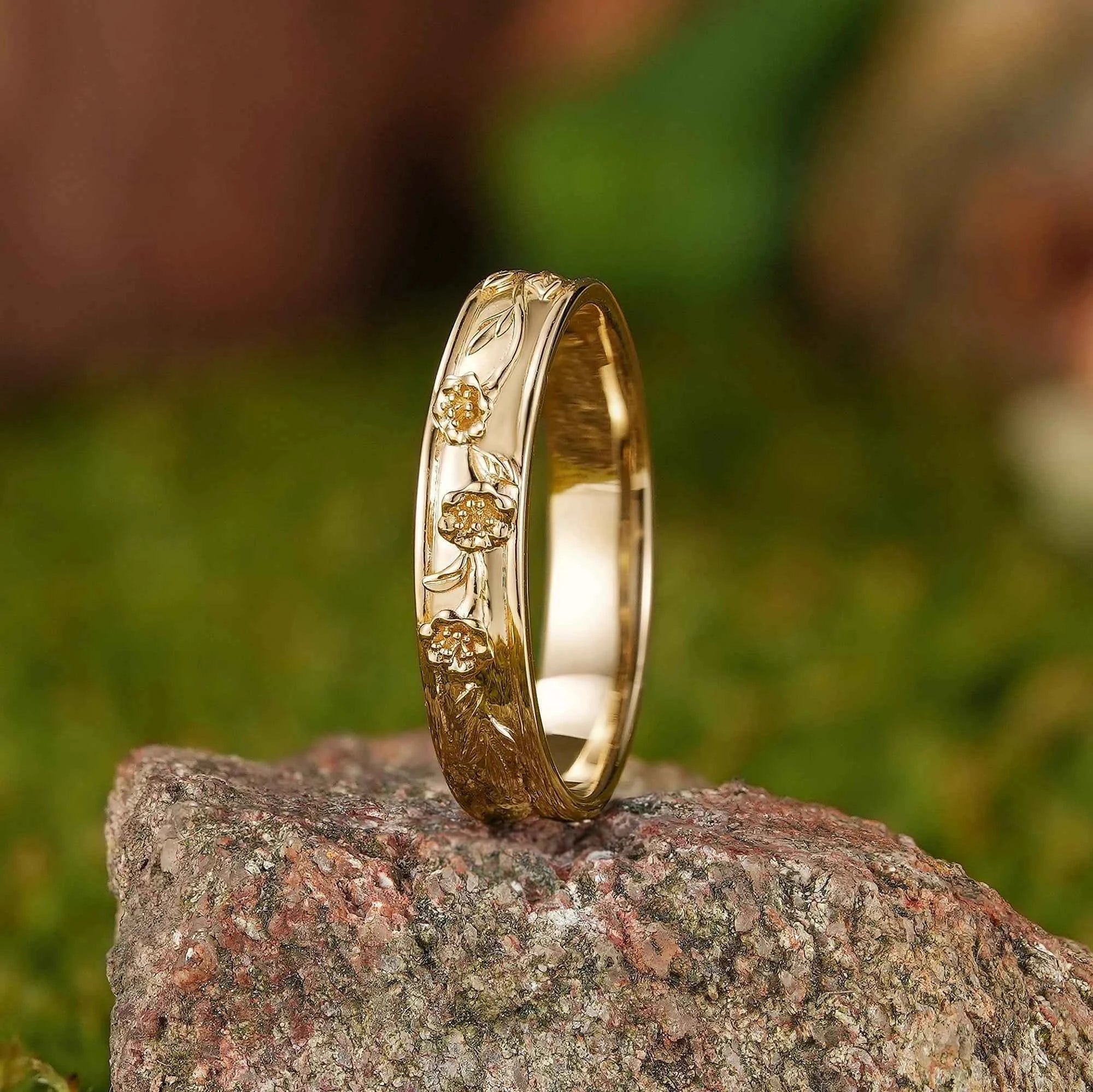 Floral Inspired | Daffodils Design Gold Wedding Band
