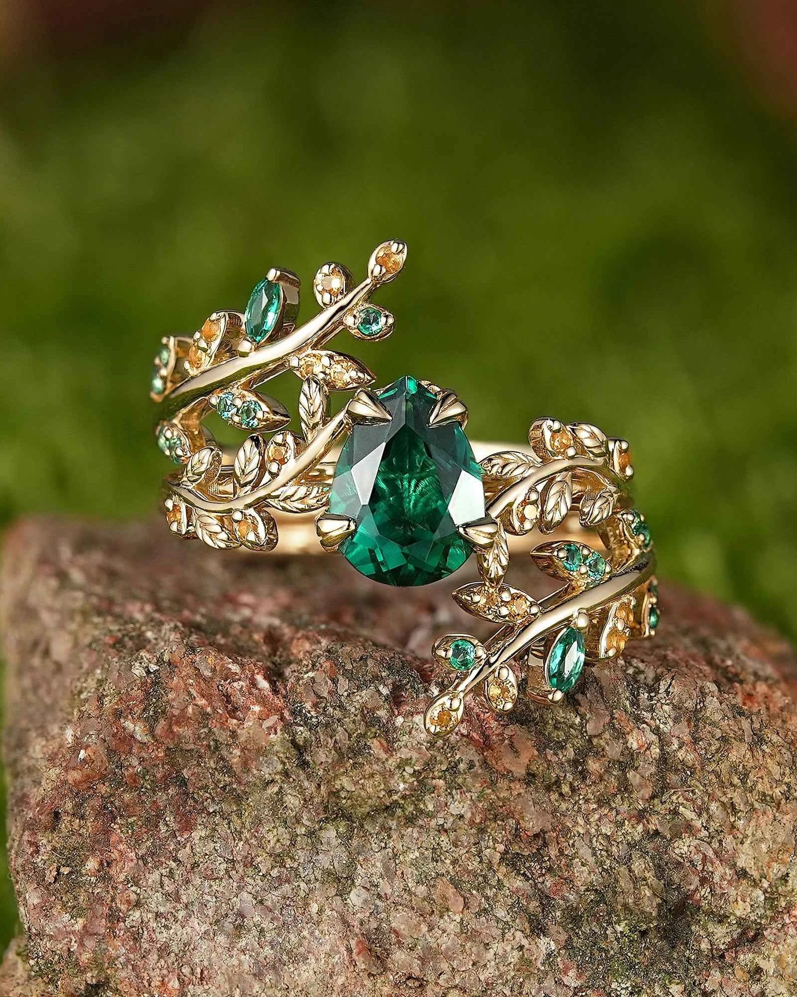 LCCjewelry | Vintage pear cut emerald engagement ring set