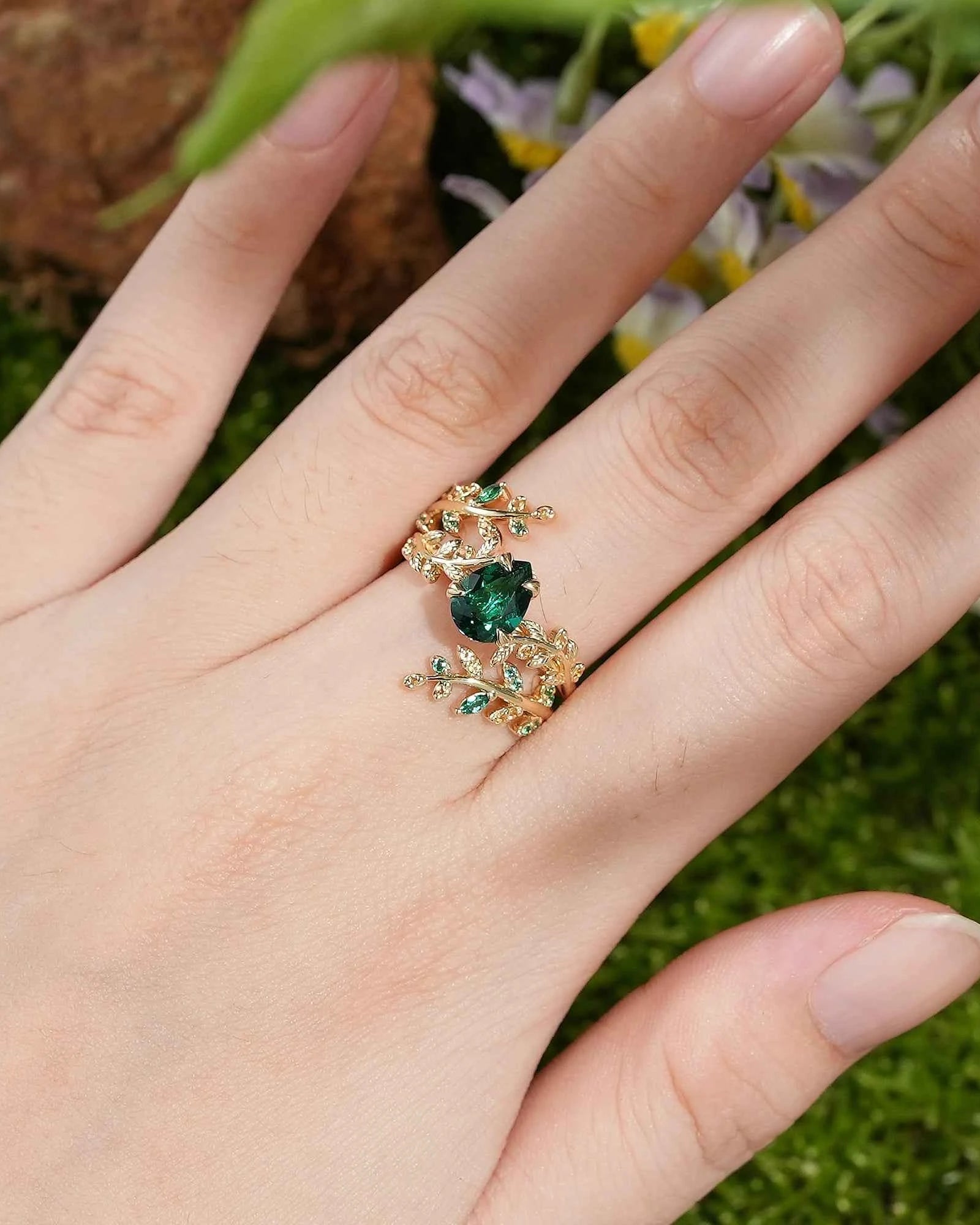 LCCjewelry | Vintage pear cut emerald engagement ring set