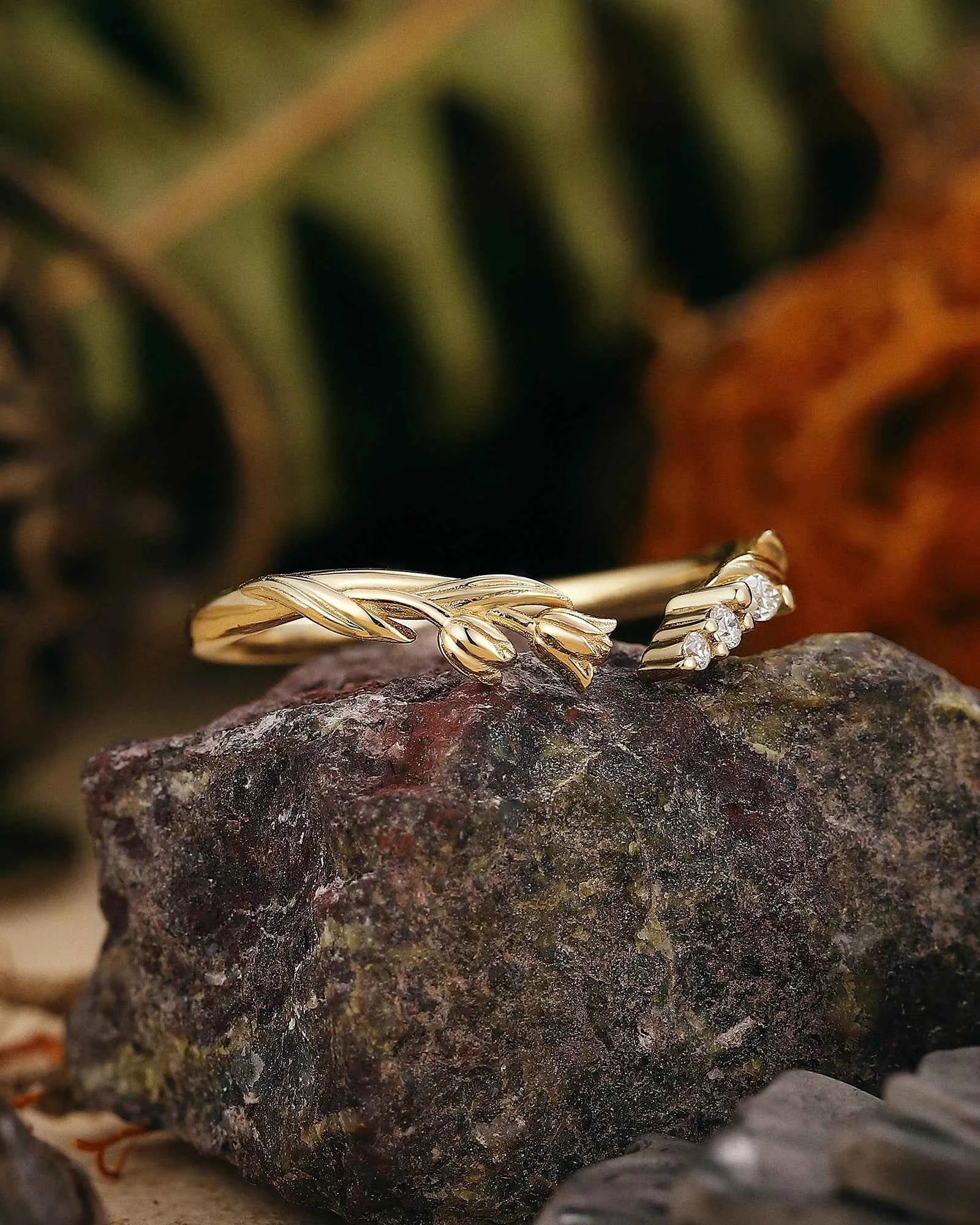 Floral Inspired | Tulip Design Curved Stacking Wedding Band