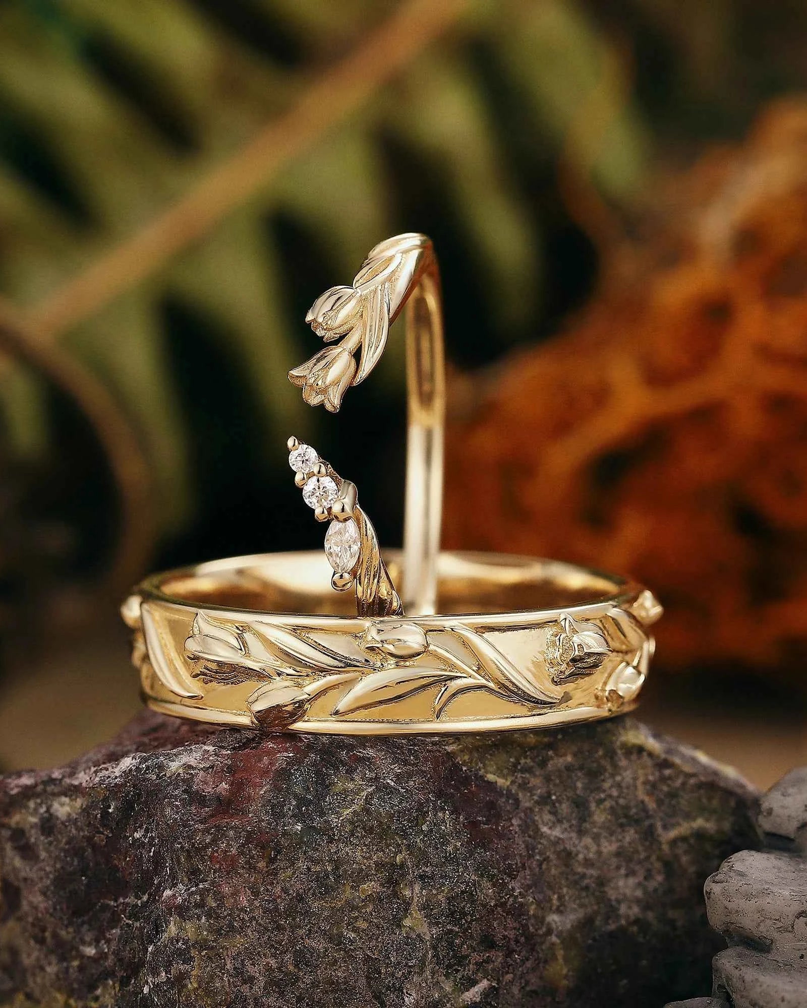 Floral Inspired | 2pc Tulip Flower Design Wedding Ring Set