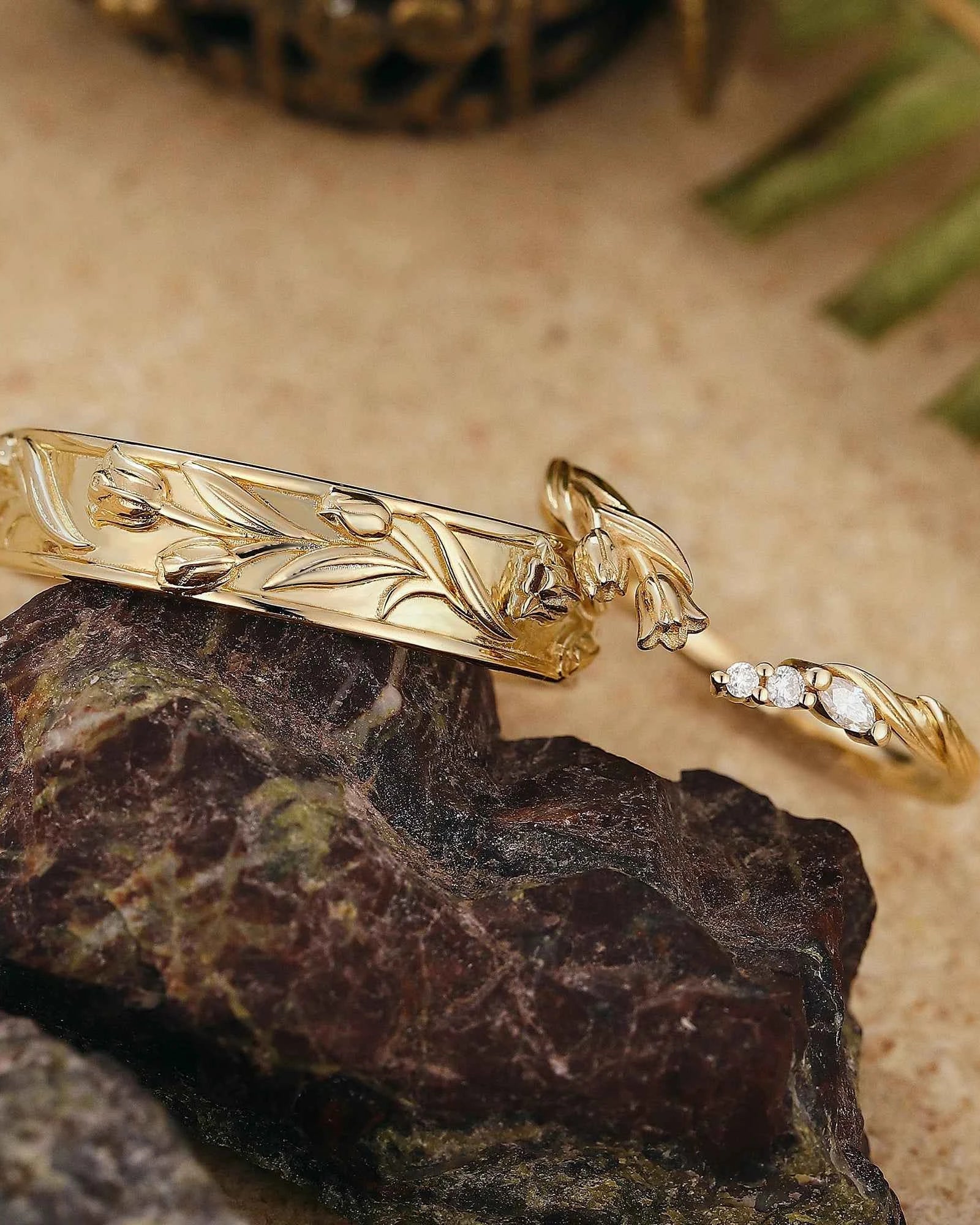 Floral Inspired | 2pc Tulip Flower Design Wedding Ring Set