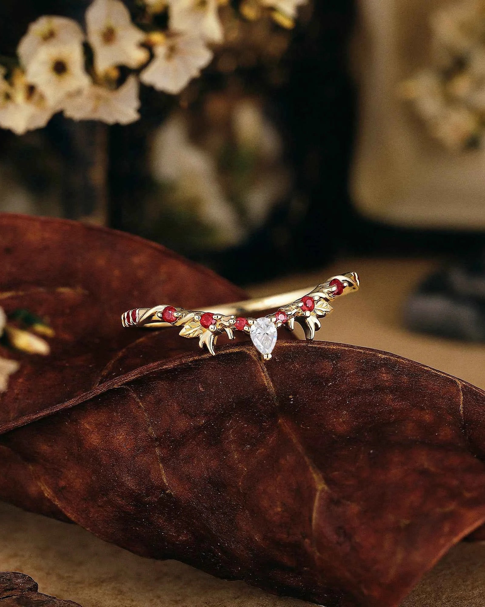 Leaf Inspired | Christmas Holly Leaf Curved Wedding Band