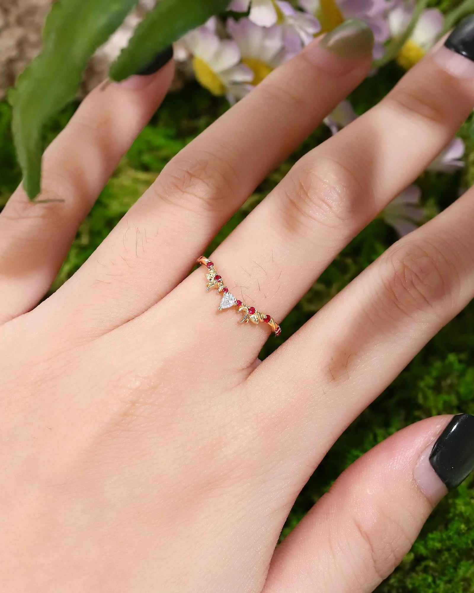 Leaf Inspired | Christmas Holly Leaf Curved Wedding Band