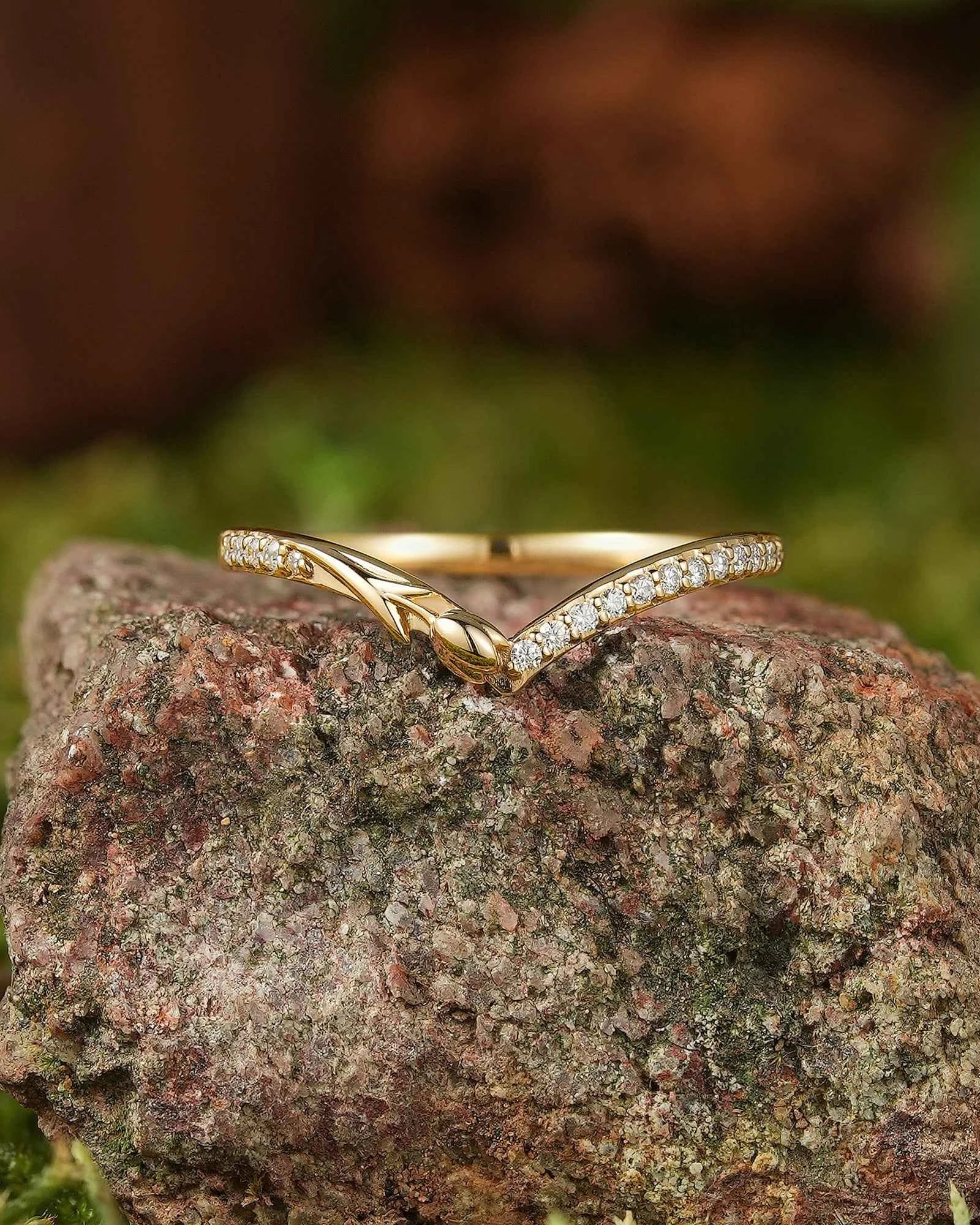 Floral Inspired | Daffodils Design Curved Wedding Band