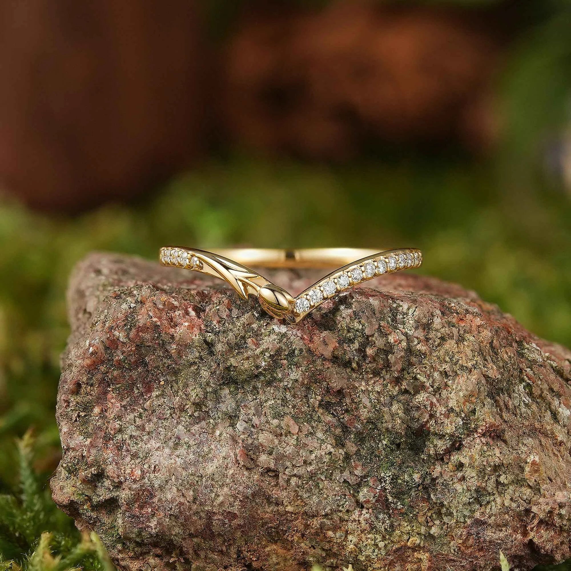 Floral Inspired | Daffodils Design Curved Wedding Band