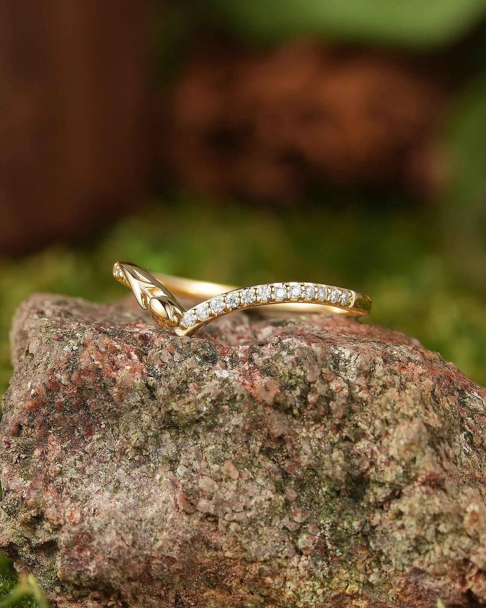 Floral Inspired | Daffodils Design Curved Wedding Band