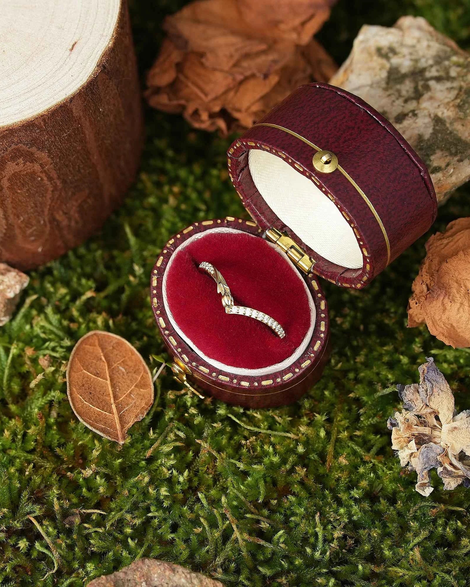 Floral Inspired | Daffodils Design Curved Wedding Band