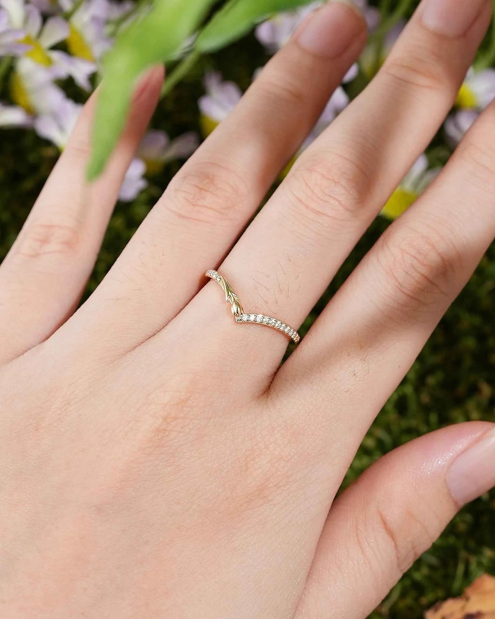Floral Inspired | Daffodils Design Curved Wedding Band