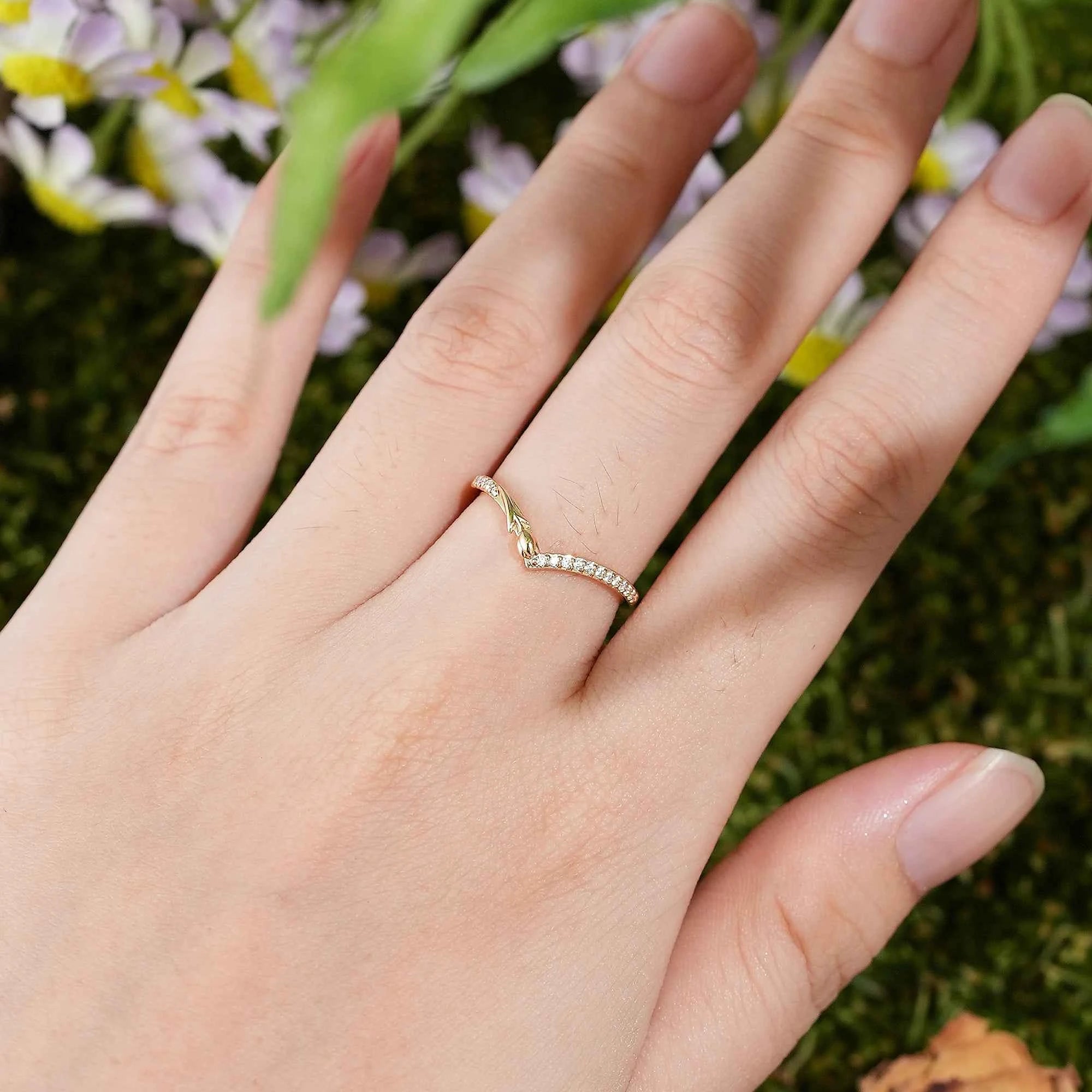 Floral Inspired | Daffodils Design Curved Wedding Band
