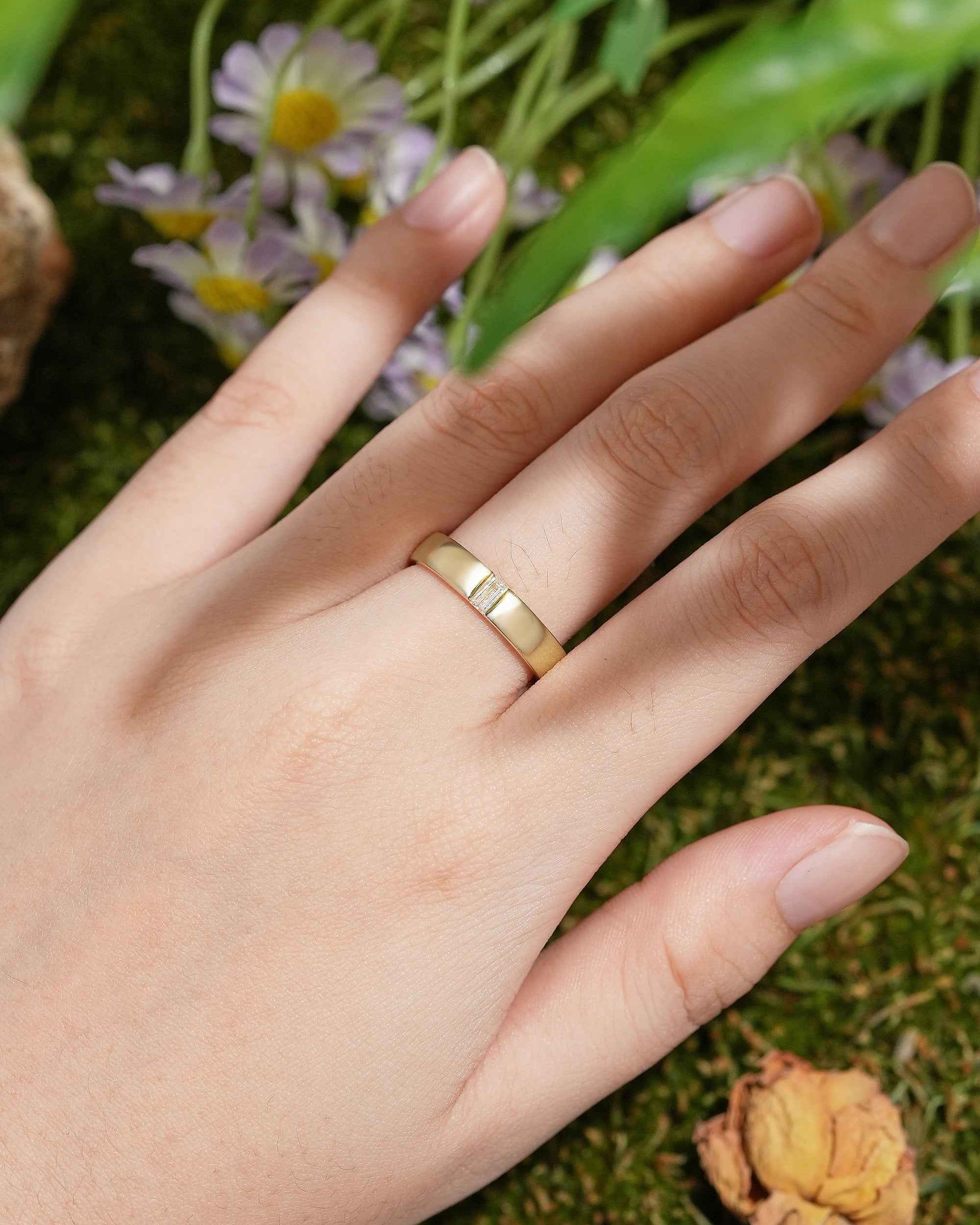 Star Inspired | Moissanite Star Inner Detail Wedding Band