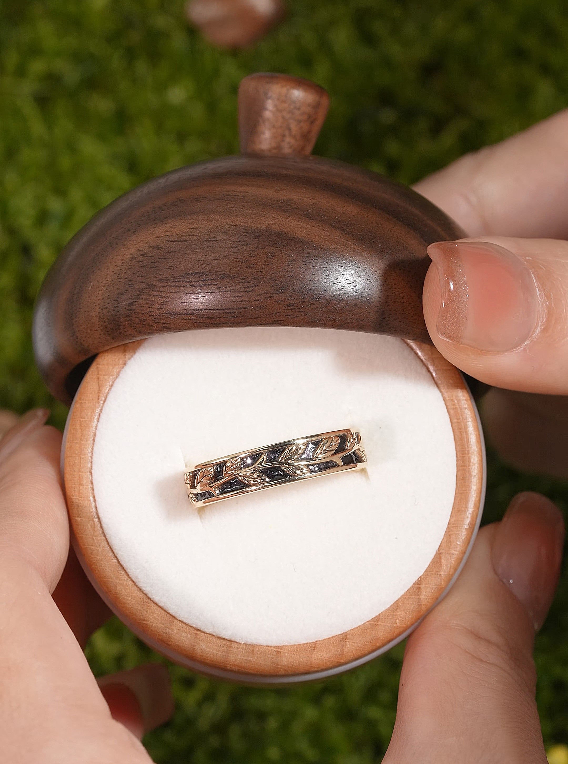 LCCjewelry | Nature Inspired Leaf Design Black Enamel Wedding Band - LCCjewelry