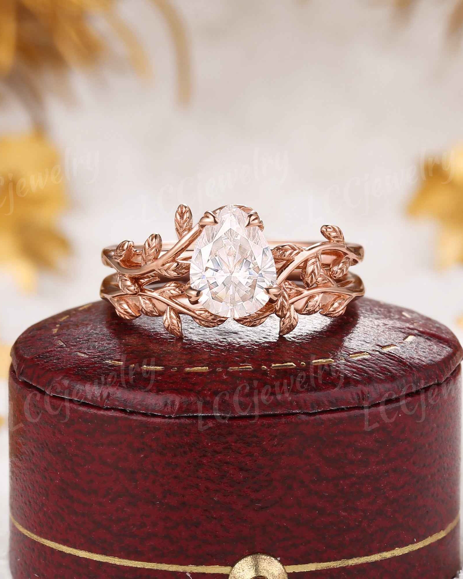 LCCjewelry | Unique Pear Cut Moissanite Engagement Ring Set