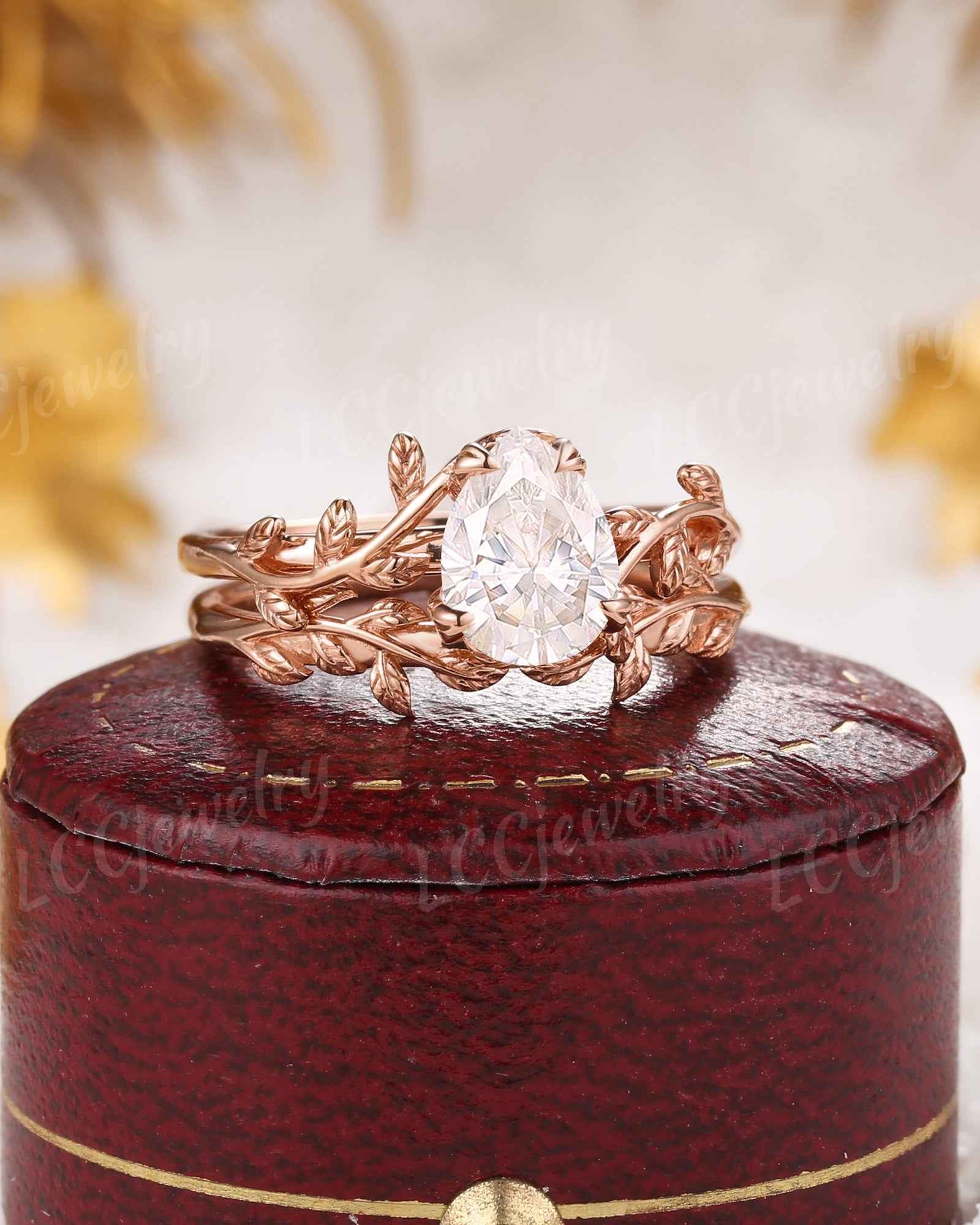 LCCjewelry | Unique Pear Cut Moissanite Engagement Ring Set