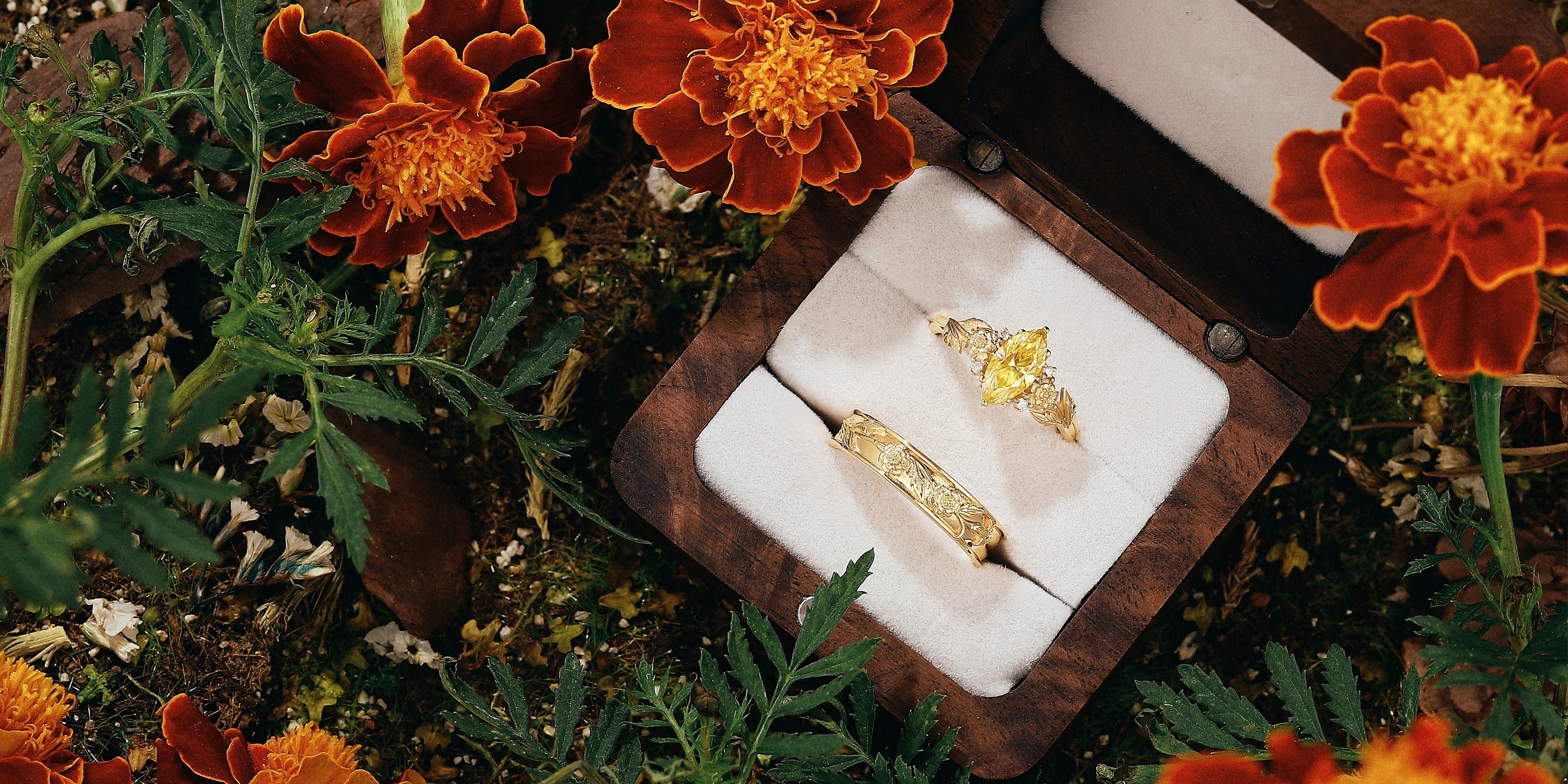 Chrysanthemum Moissanite Couple Rings