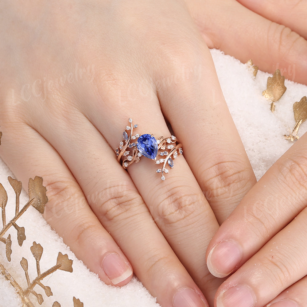 Leaf Inspired | Danity cornflower sapphire engagement ring set