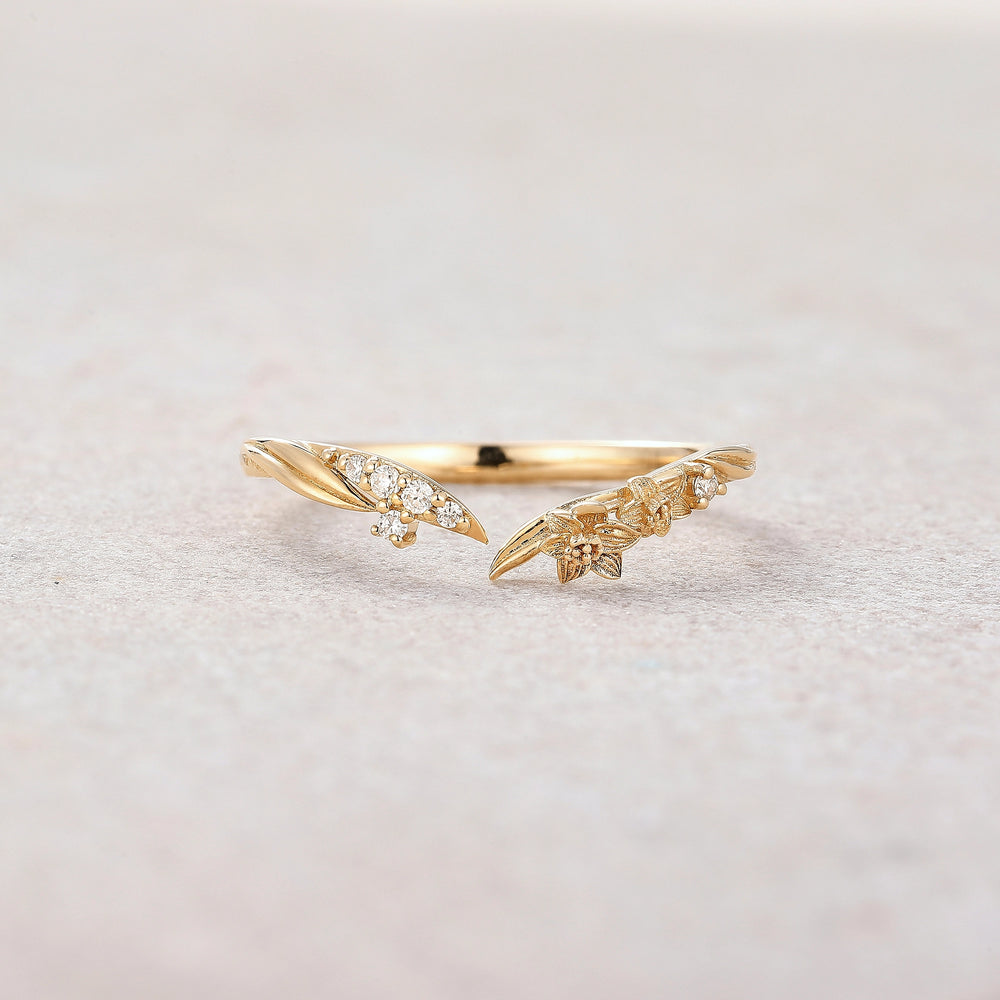 Floral Inspired | Daffodils Design Curved Wedding Band