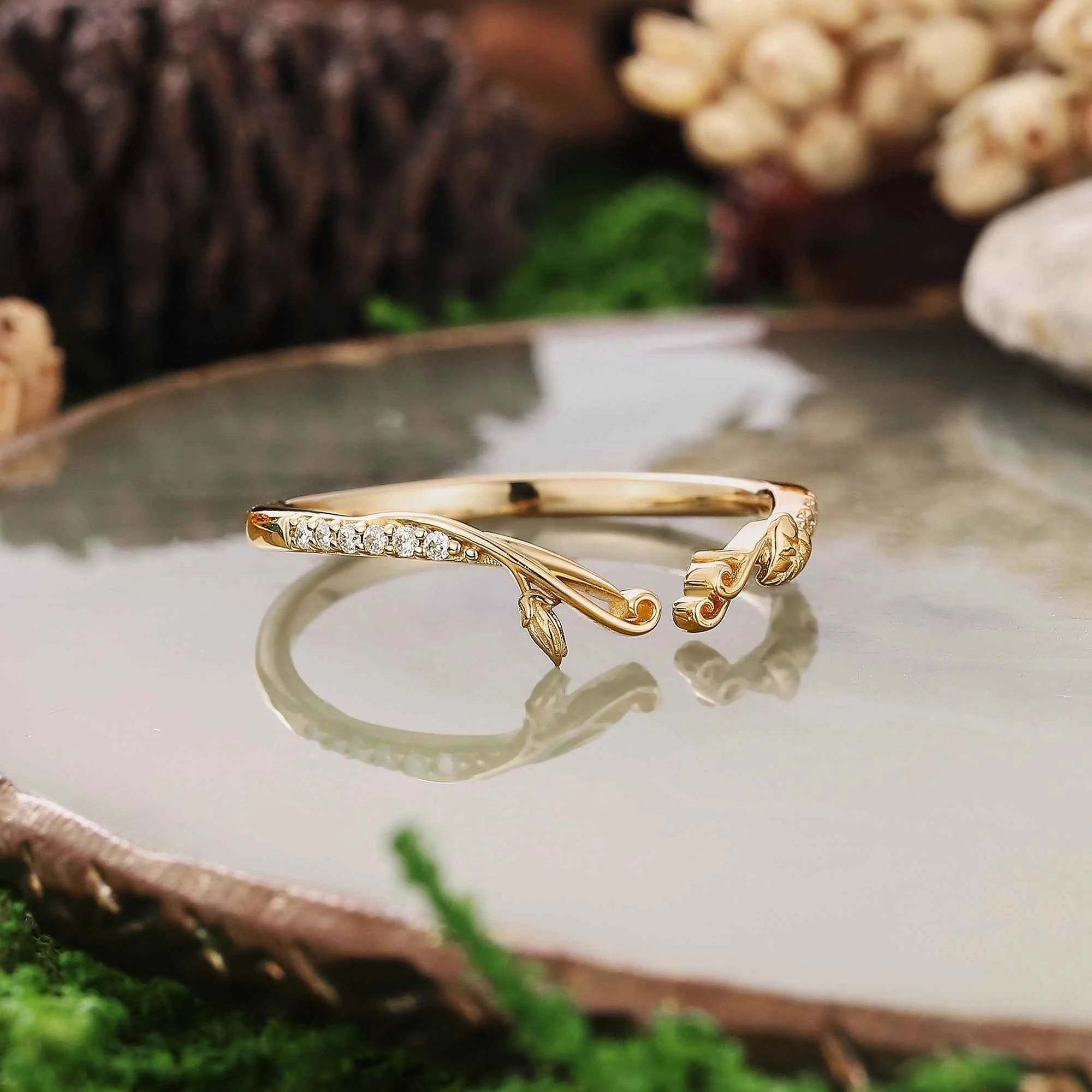 Leaf Inspired | Moning Glory Leaf Curved Wedding Band