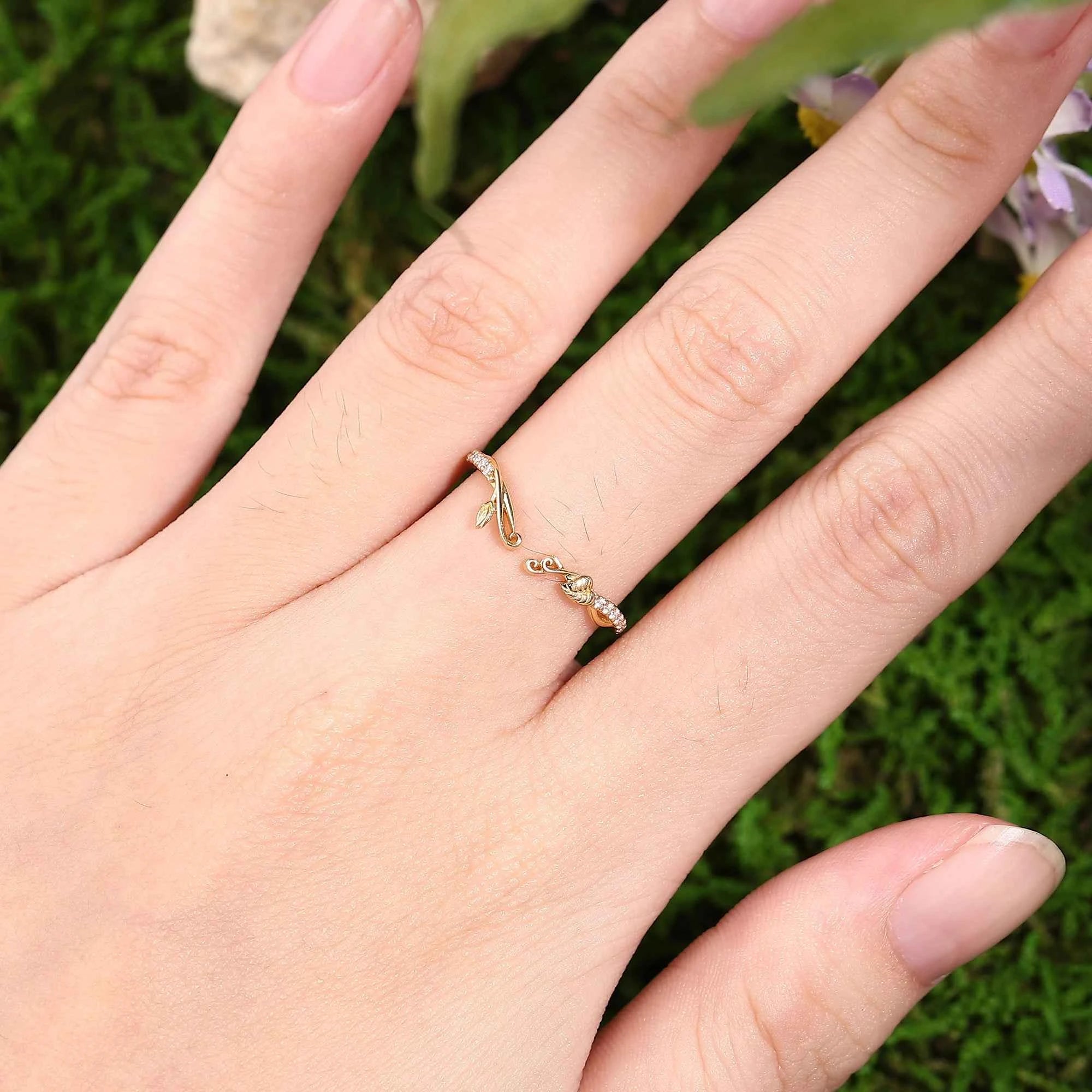 Leaf Inspired | Moning Glory Leaf Curved Wedding Band