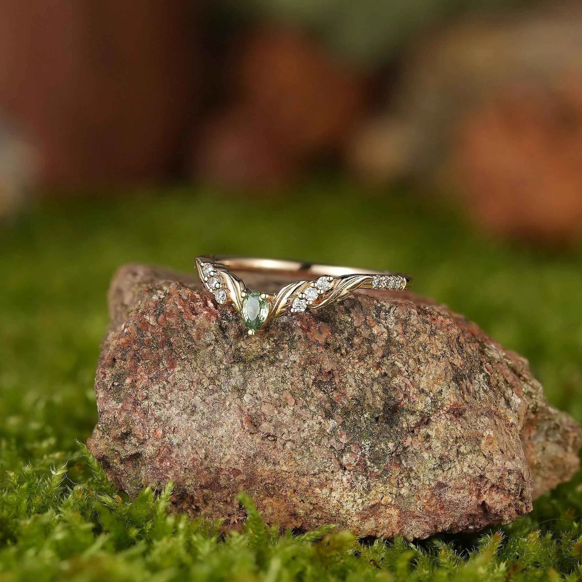 Leaf Inspired | Leaf Clover Curved Wedding Band