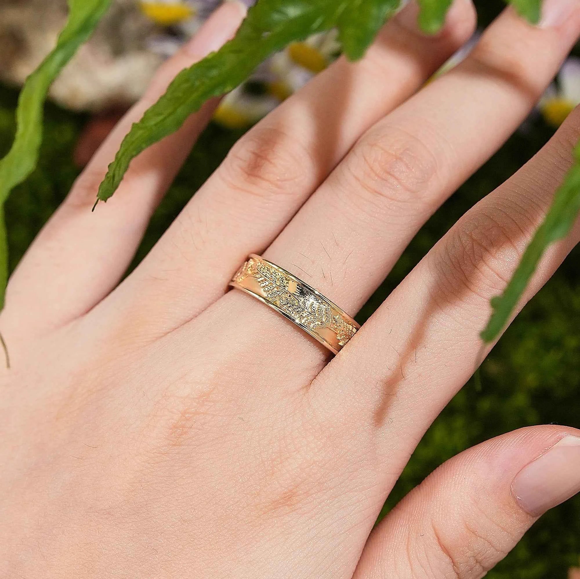 Leaf Inspired | 6mm Fern Branch Men's Wedding Band