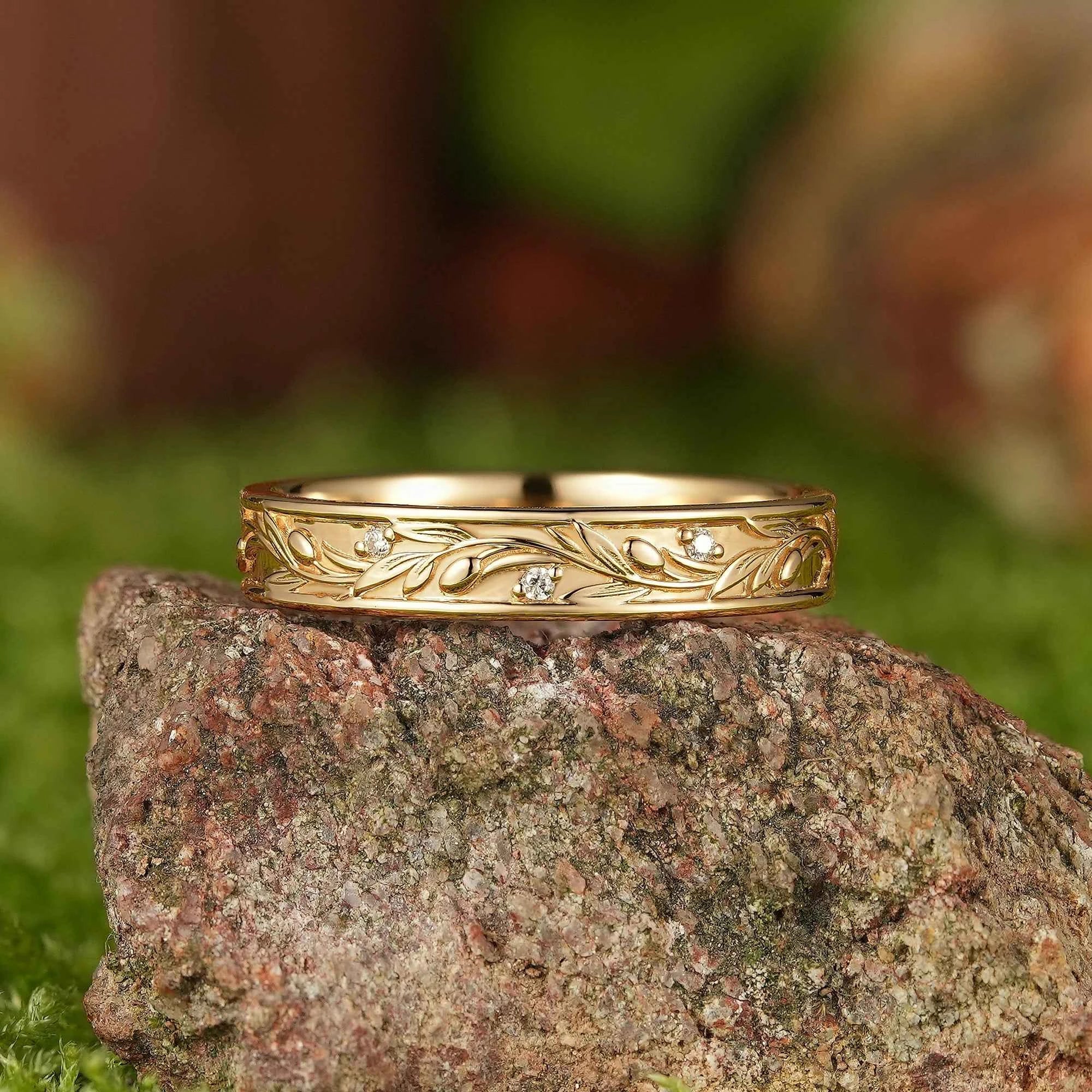 Leaf Inspired | Ivy Leaf Design Mens Wedding Band