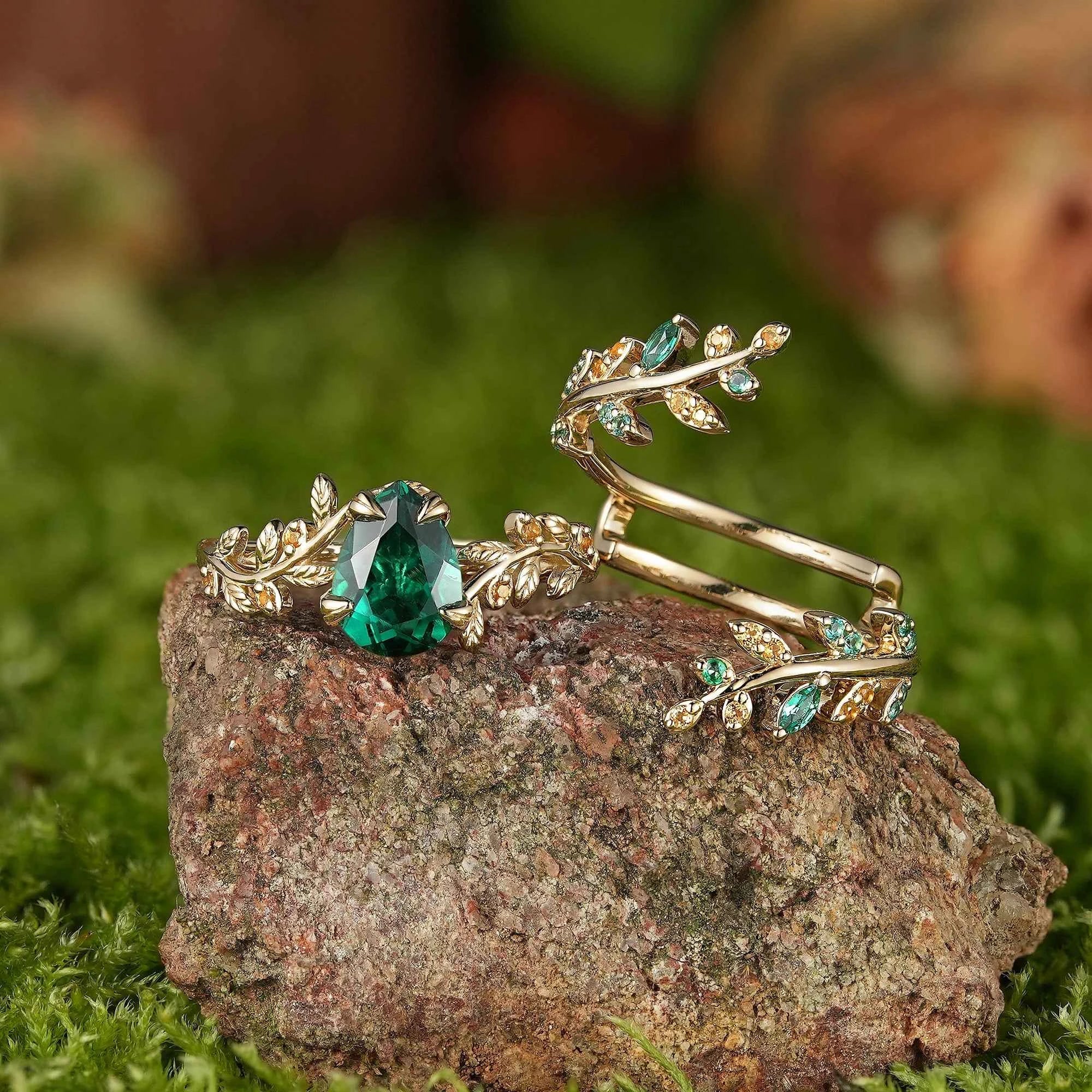 LCCjewelry | Vintage pear cut emerald engagement ring set