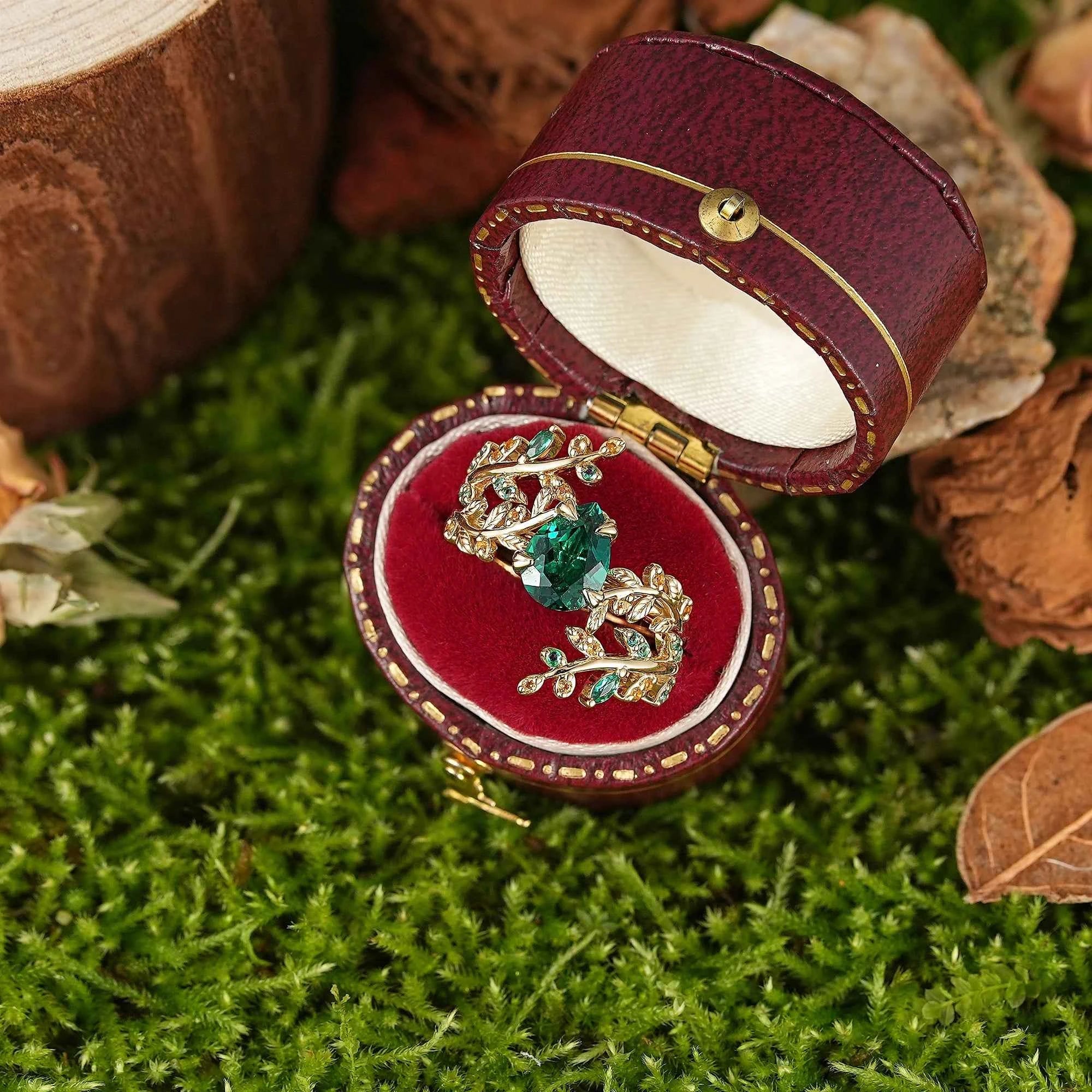 LCCjewelry | Vintage pear cut emerald engagement ring set