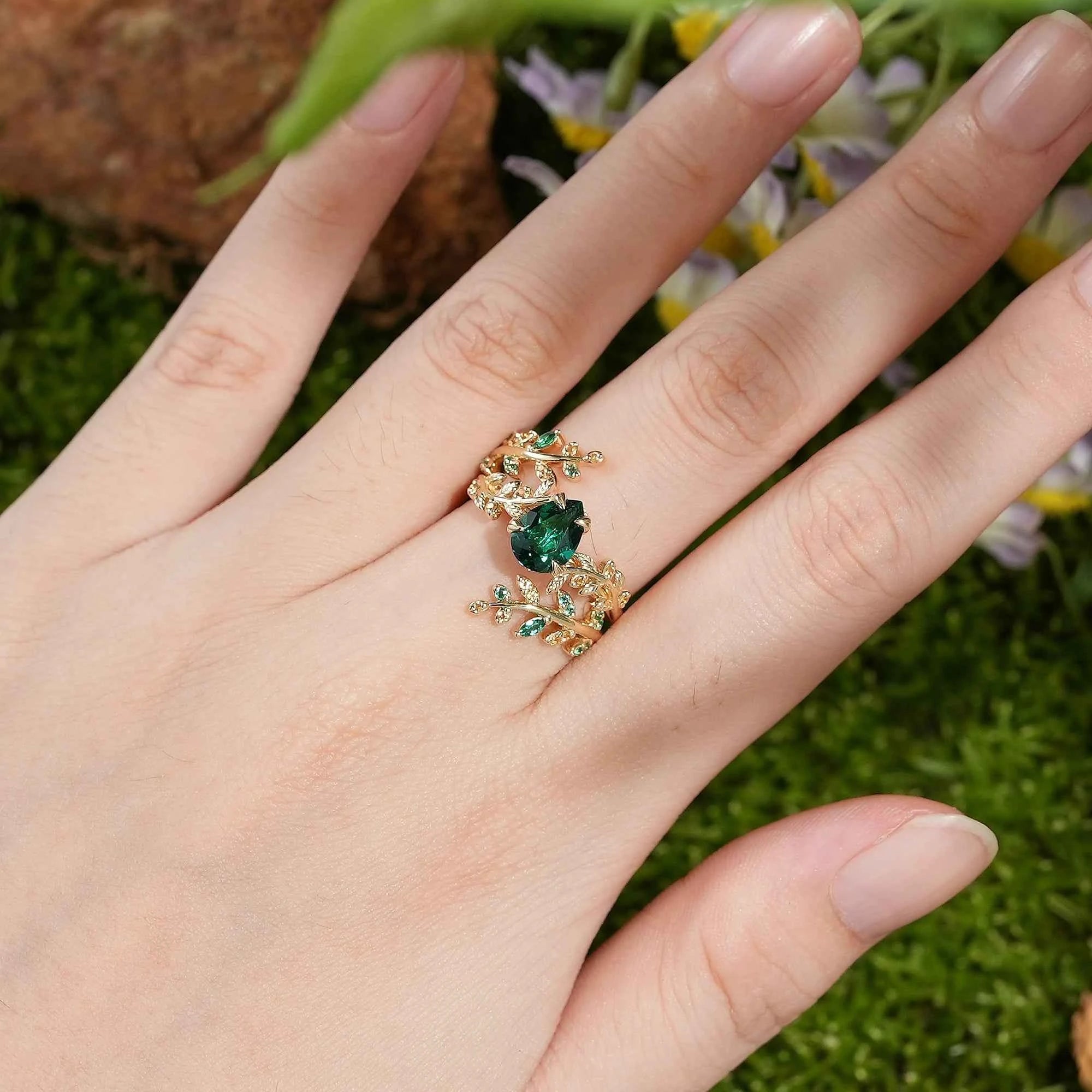 LCCjewelry | Vintage pear cut emerald engagement ring set