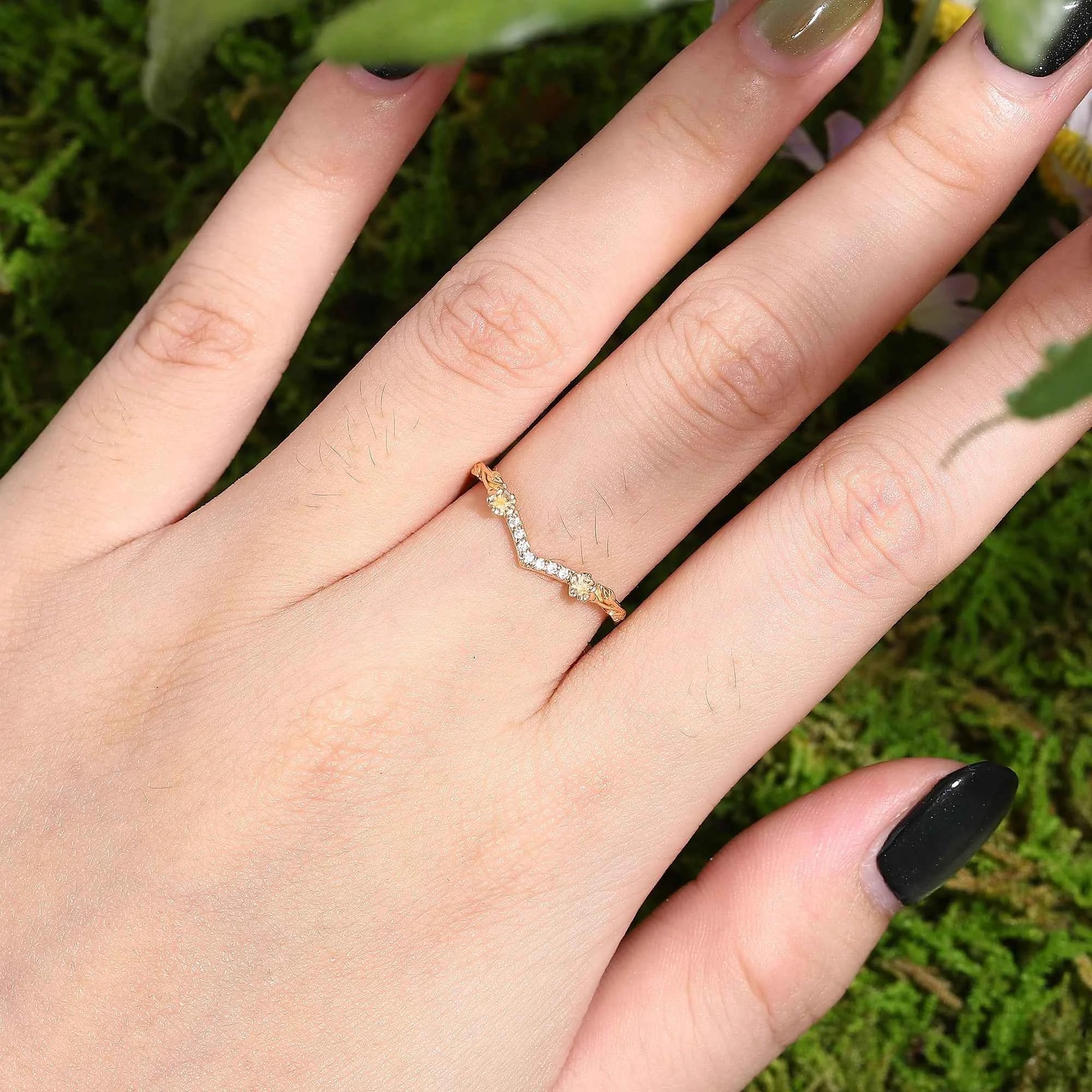 Floral Inspired | Morning Glory Design Curved Wedding Band