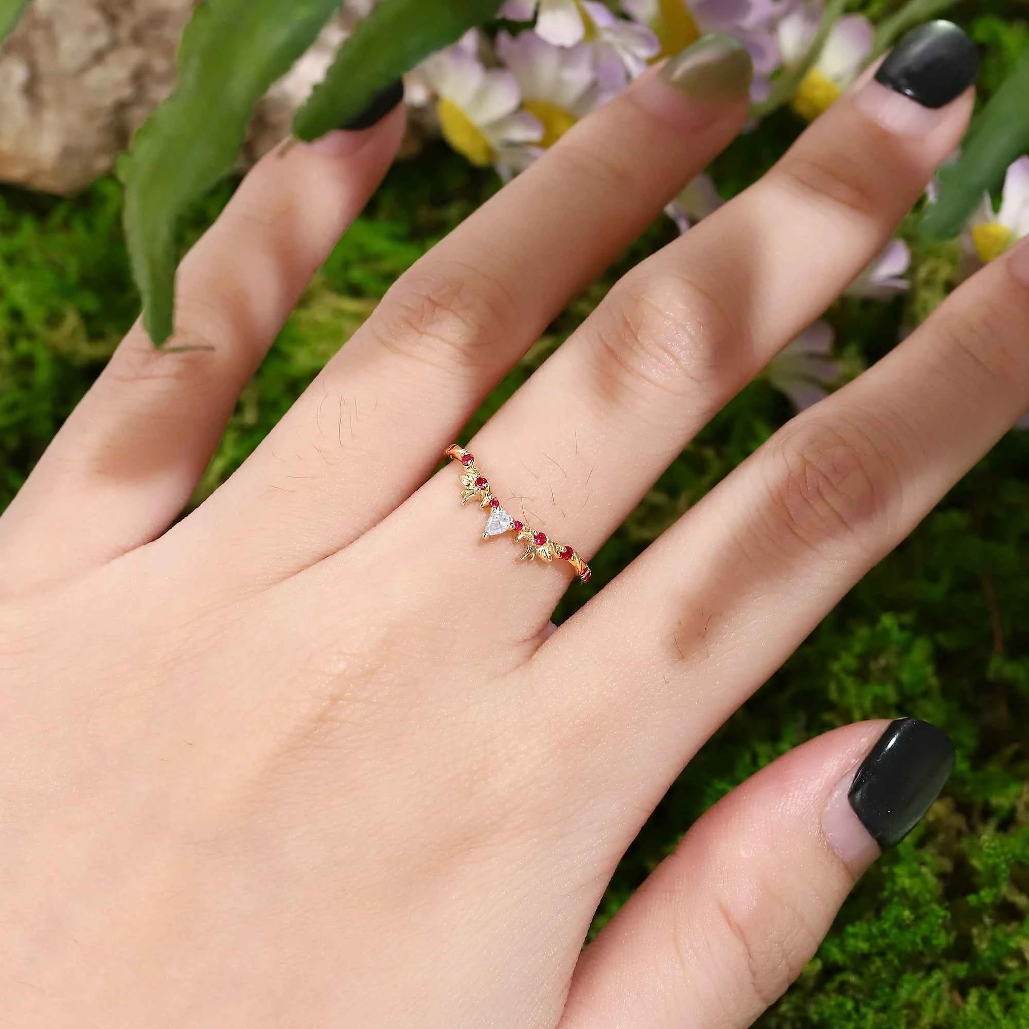 Leaf Inspired | Christmas Holly Leaf Curved Wedding Band