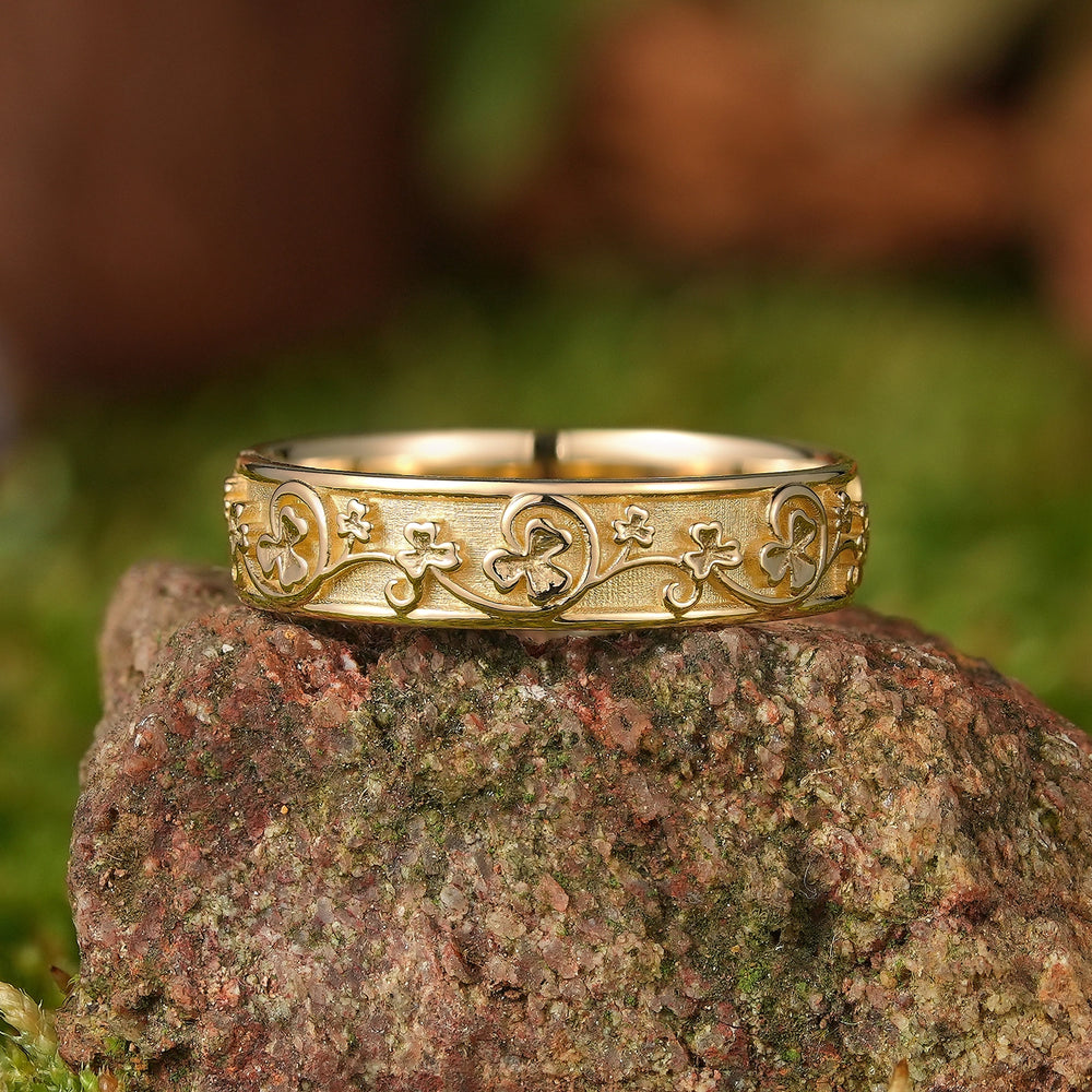 Leaf Inspired | Leaf Clover Unisex Wedding Band