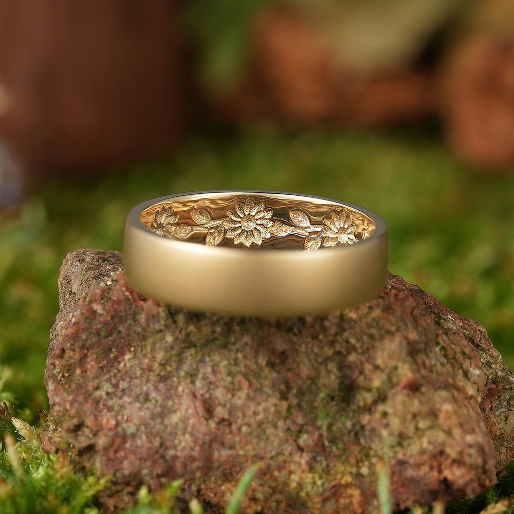 LCCjewelry | Matta Gold Men's Wedding Band with Internal Sunflower