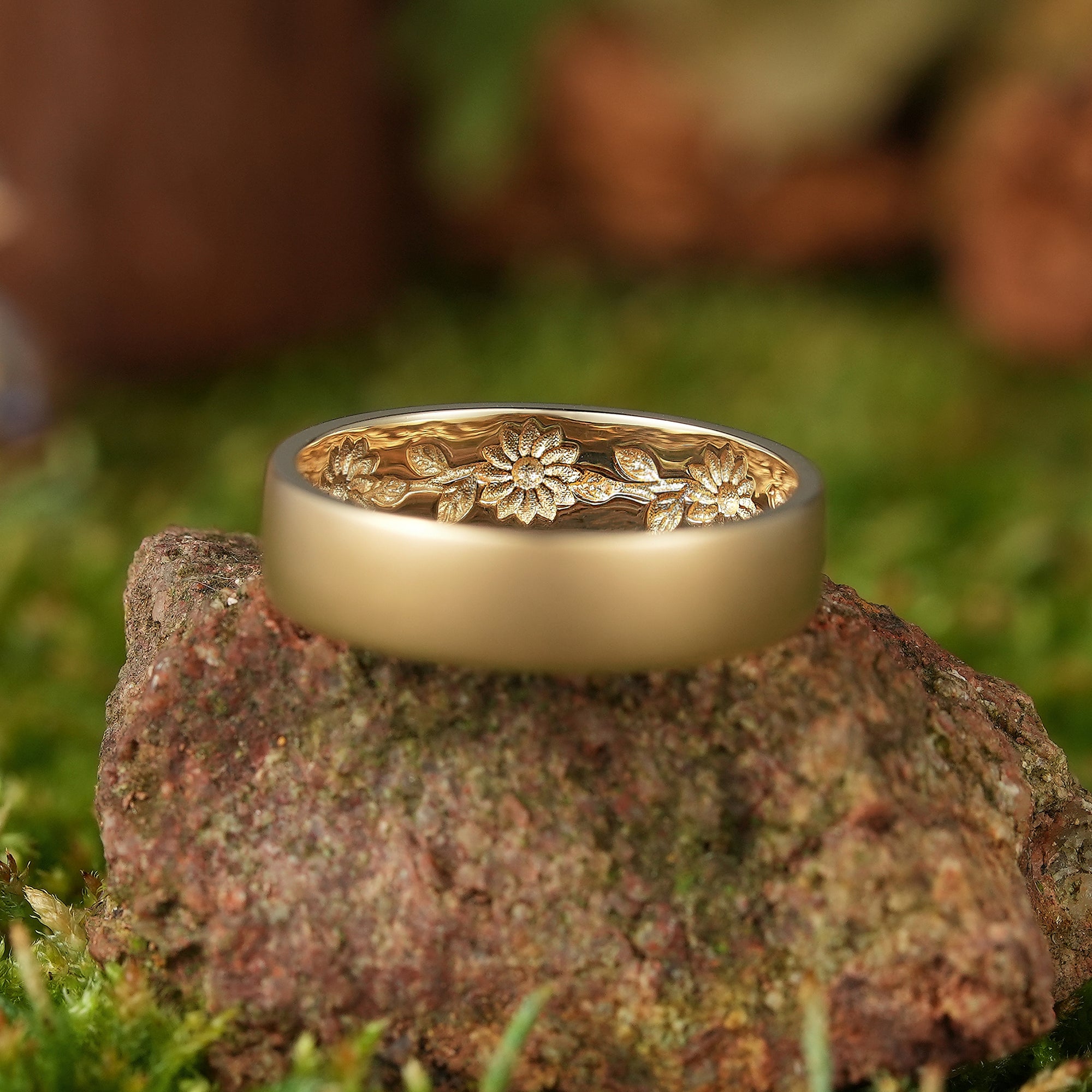 LCCjewelry | Matta Gold Men's Wedding Band with Internal Sunflower