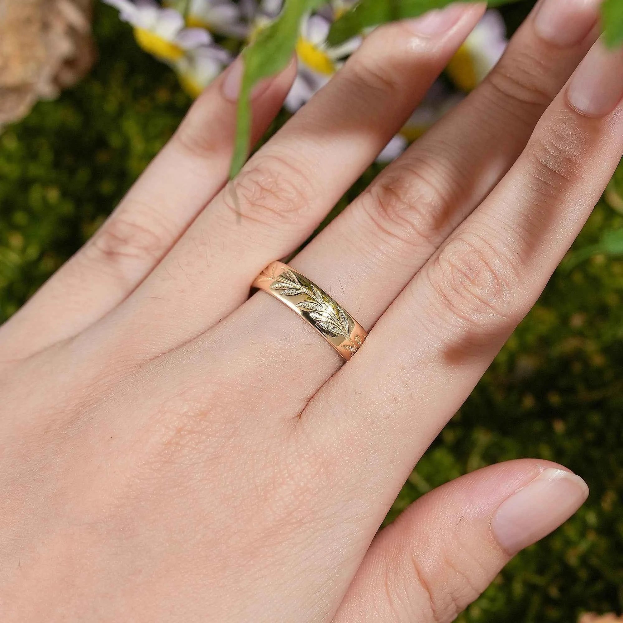 Leaf Inspired | Nature Inspired Leaf Engraved Wedding Band