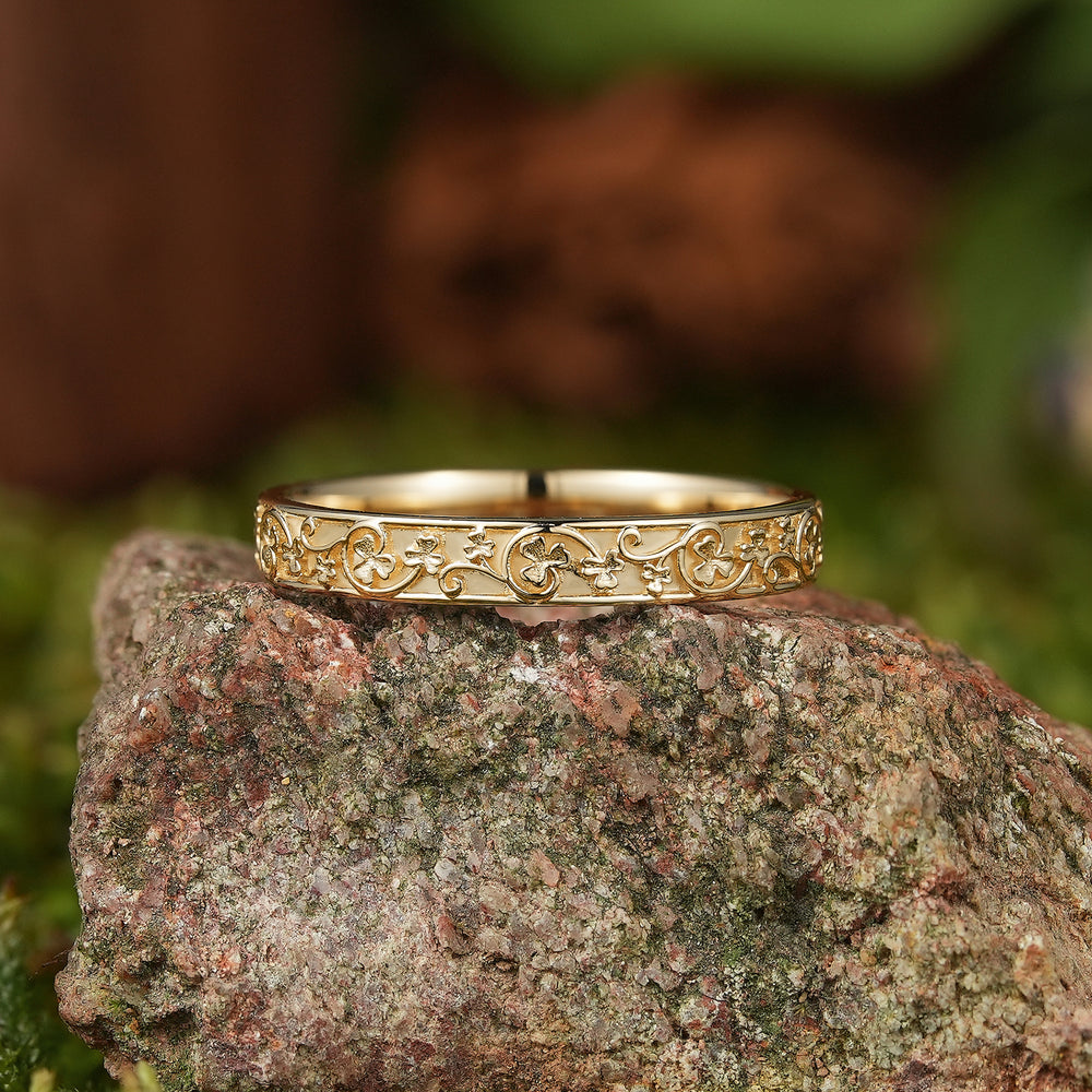 Leaf Inspired | Engraved Shamrock Clover Wedding Band