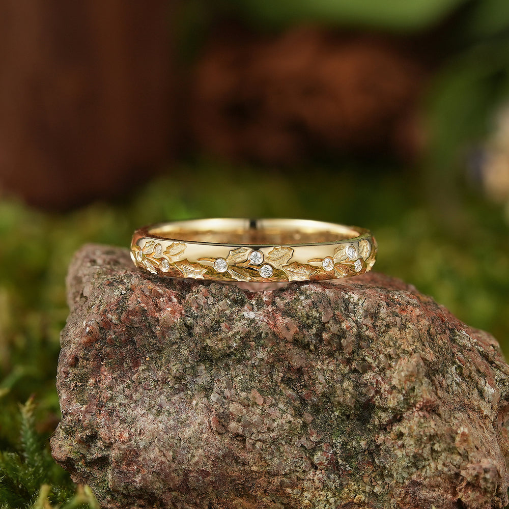 Leaf Inspired | 3mm Holly Leaf Engraved Wedding Band