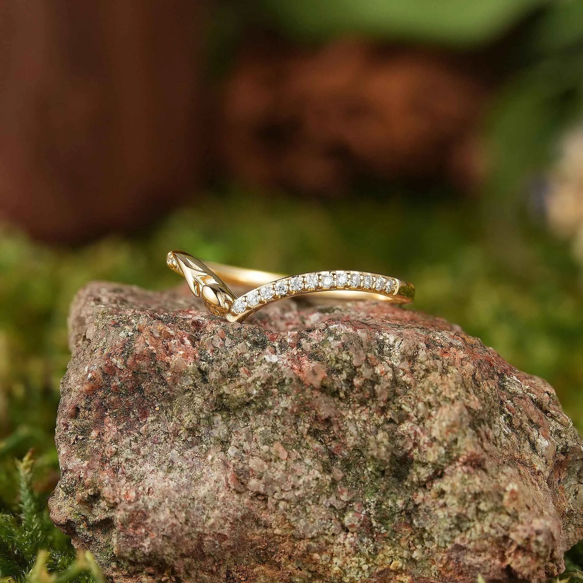 Floral Inspired | Daffodils Design Curved Wedding Band