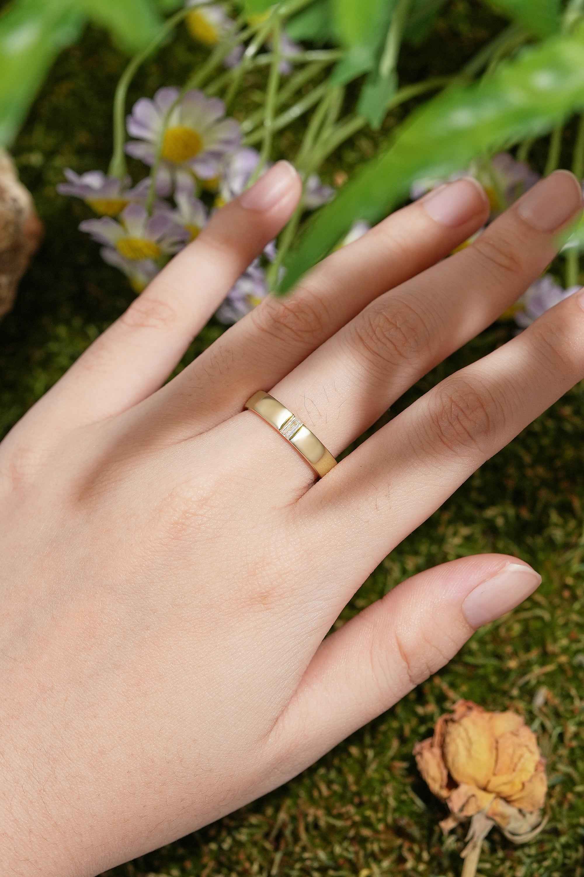 Star Inspired | Moissanite Star Inner Detail Wedding Band